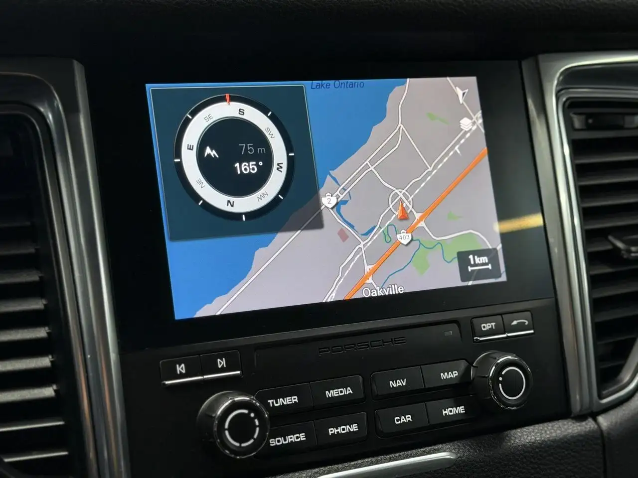 Porsche Macan photo Porsche Macan
