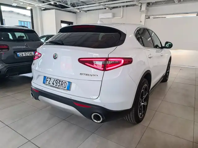 Alfa Romeo Stelvio view 3