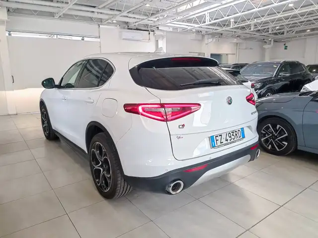 Alfa Romeo Stelvio view 4