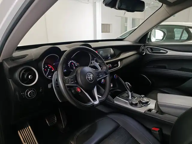 Alfa Romeo Stelvio view 5