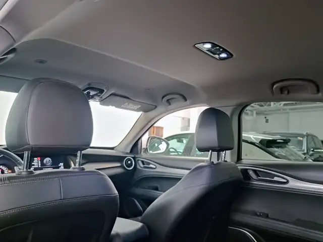 Alfa Romeo Stelvio view 13