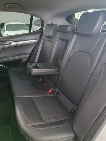 Alfa Romeo Stelvio view 10