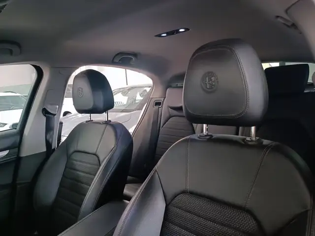 Alfa Romeo Stelvio view 9