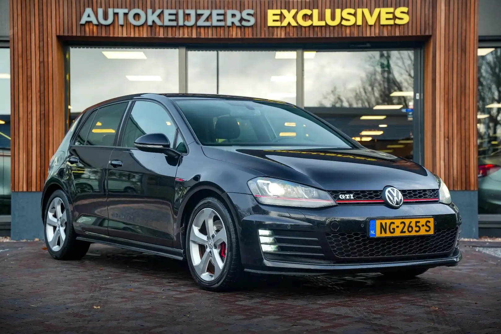 Volkswagen Golf GTI 2.0 TSI Navi Xenon Cruise Clima Stoelverw. PDC 17' Zwart - 1