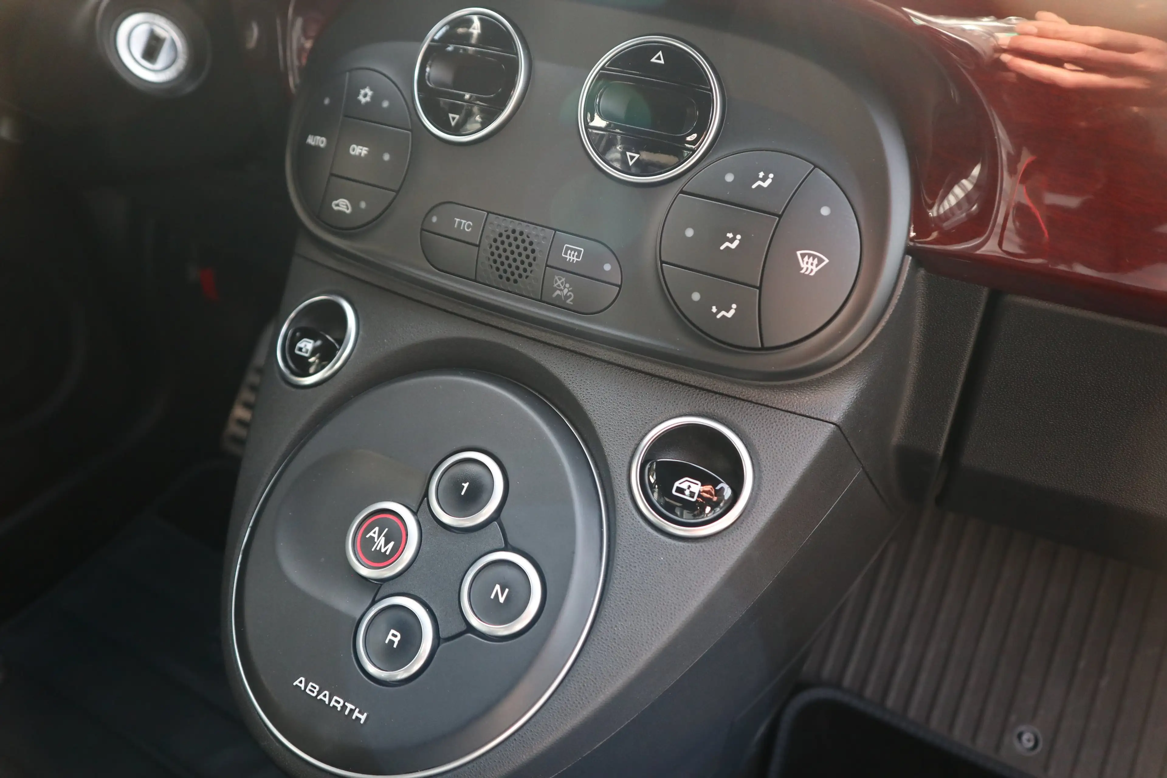 Abarth 695C Rivale 175th Anniversary Navi Akrapovic 1HD — photo 13
