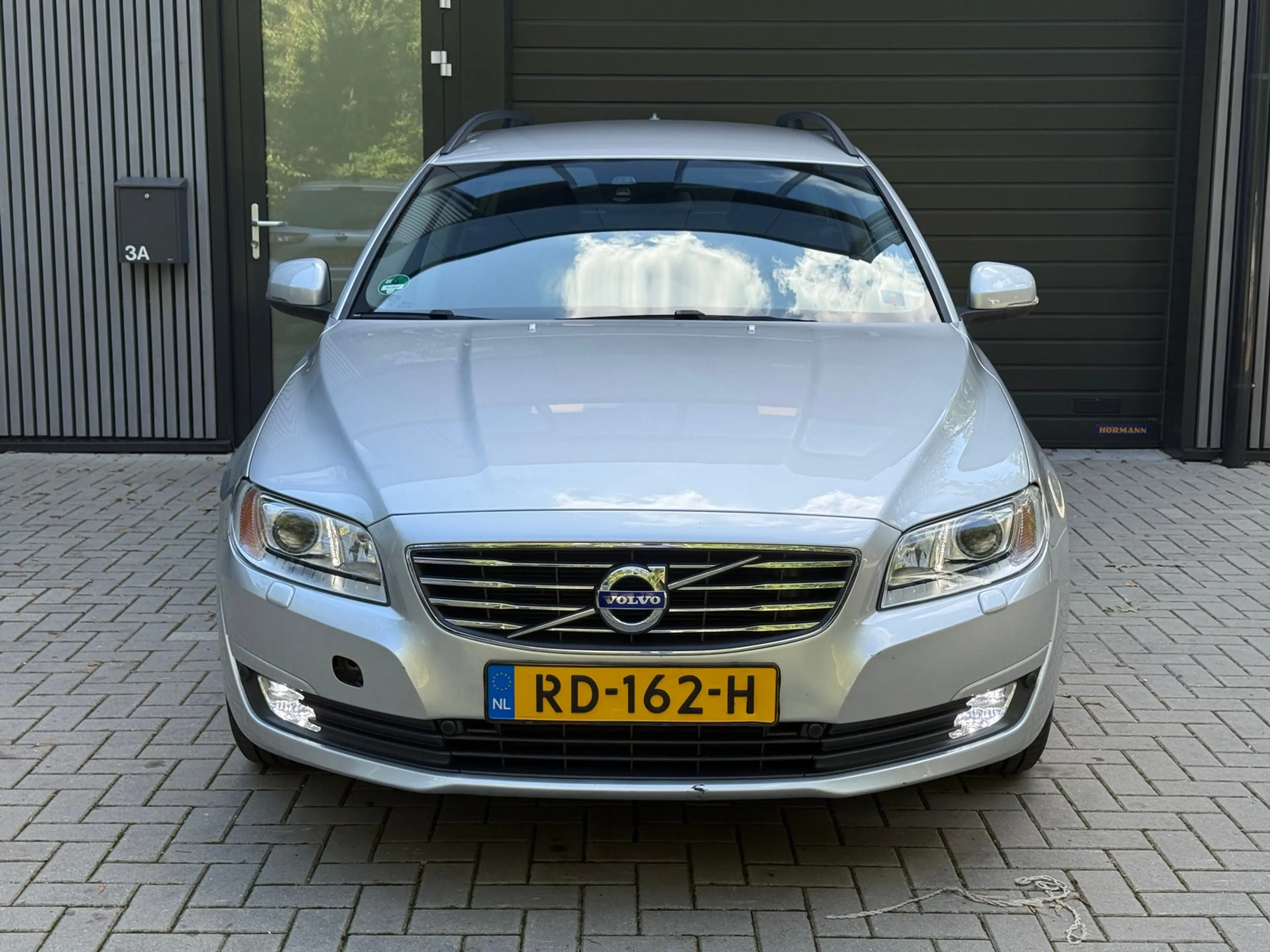 Volvo V70 2.0 D3 Classic Edition — photo 9