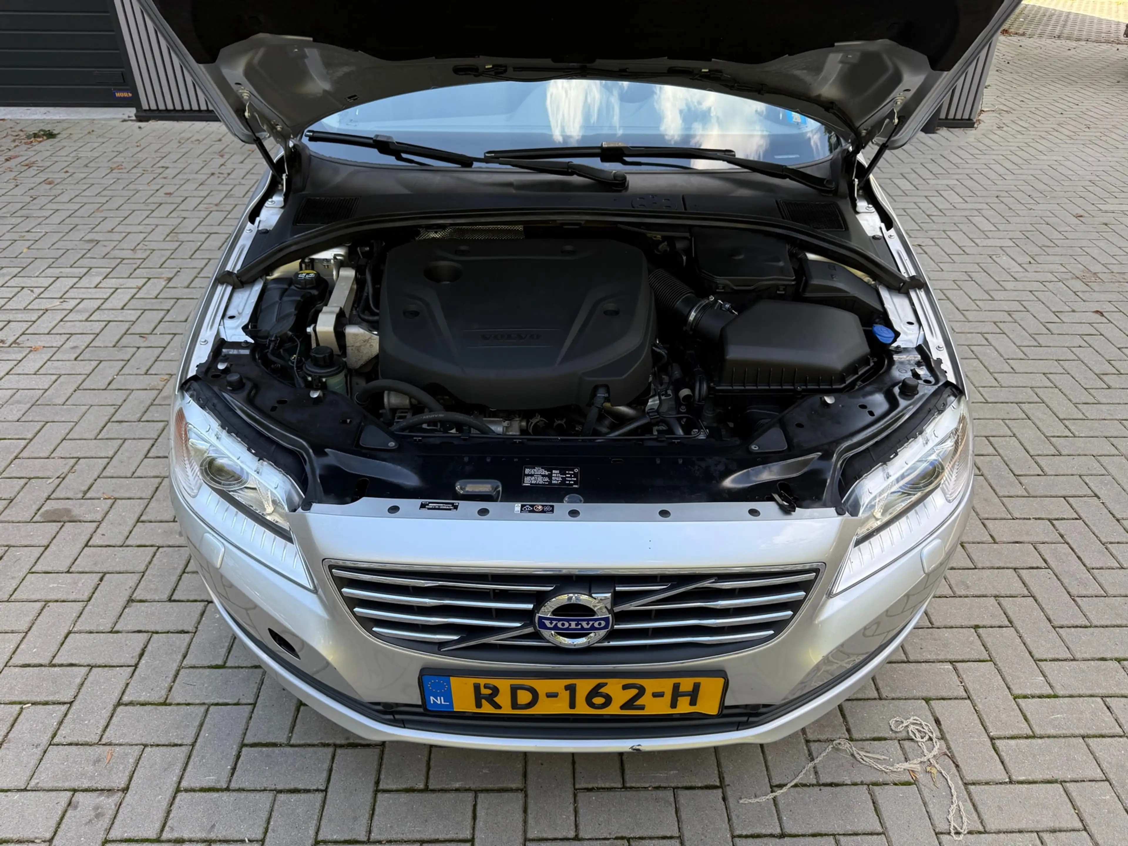 Volvo V70 2.0 D3 Classic Edition — photo 27