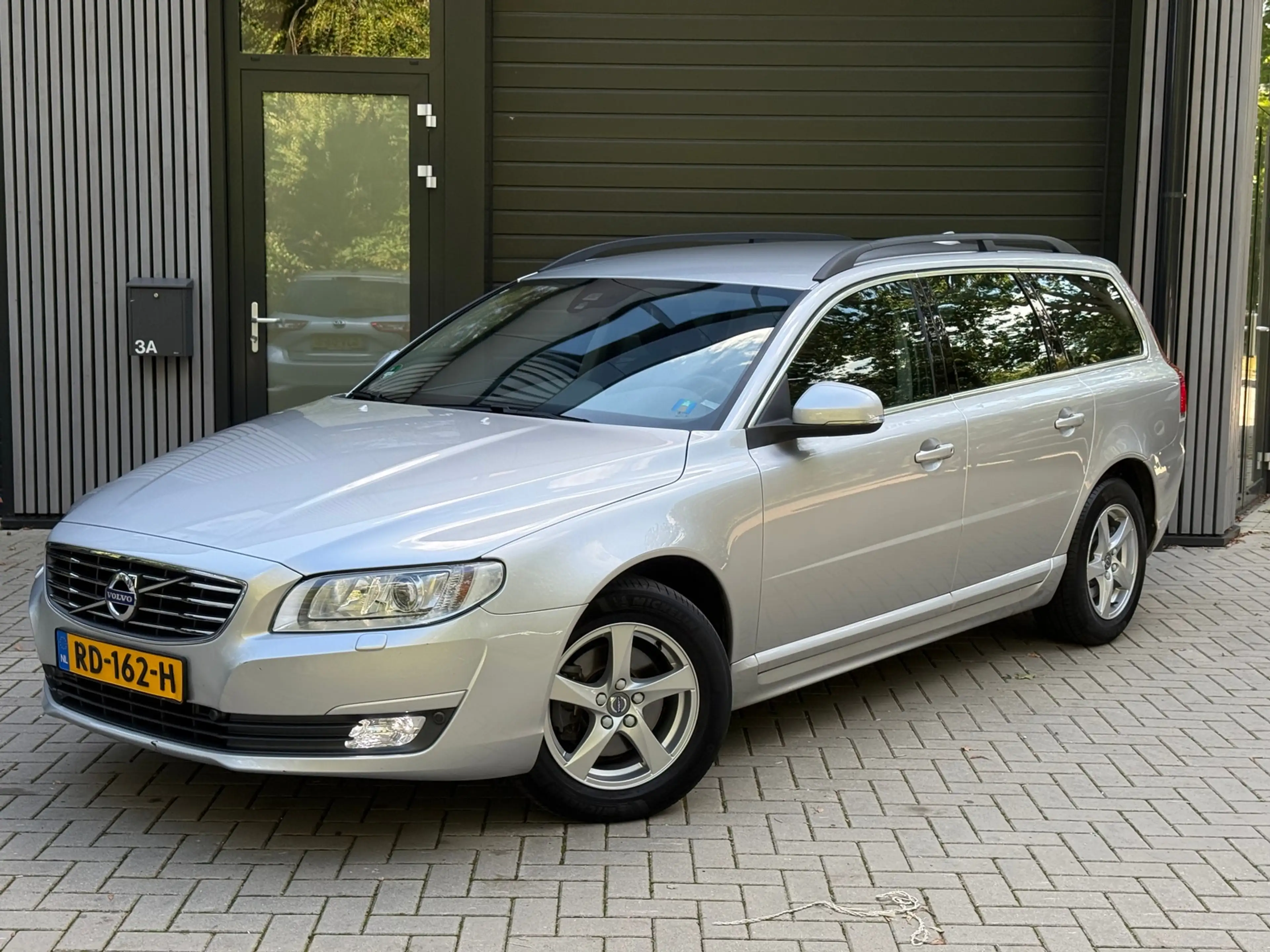 Volvo V70 2.0 D3 Classic Edition — photo 8