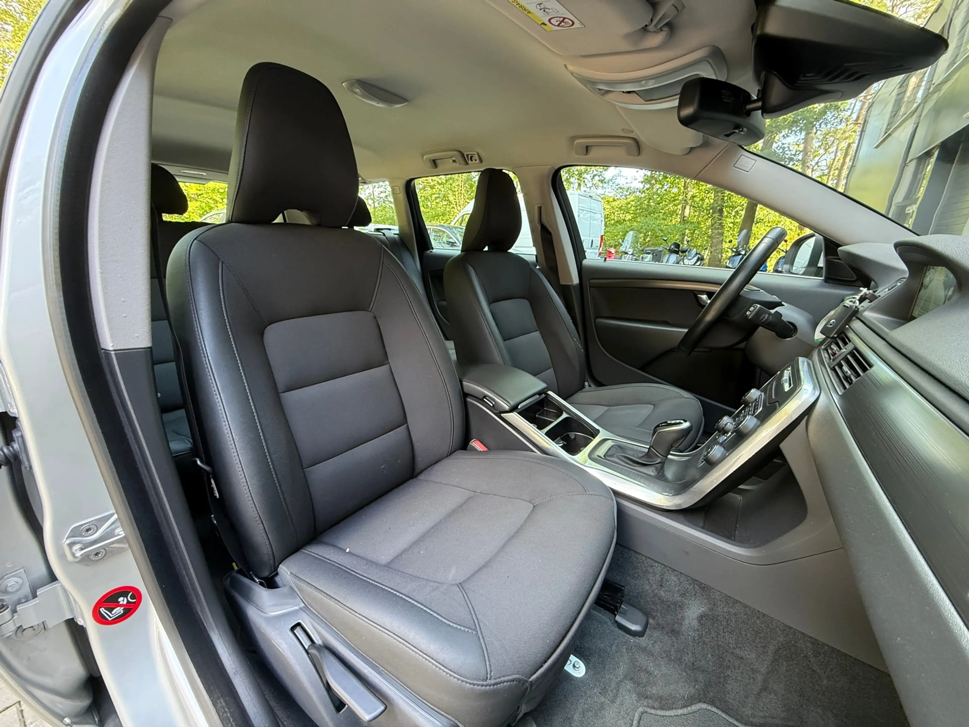 Volvo V70 2.0 D3 Classic Edition — photo 19