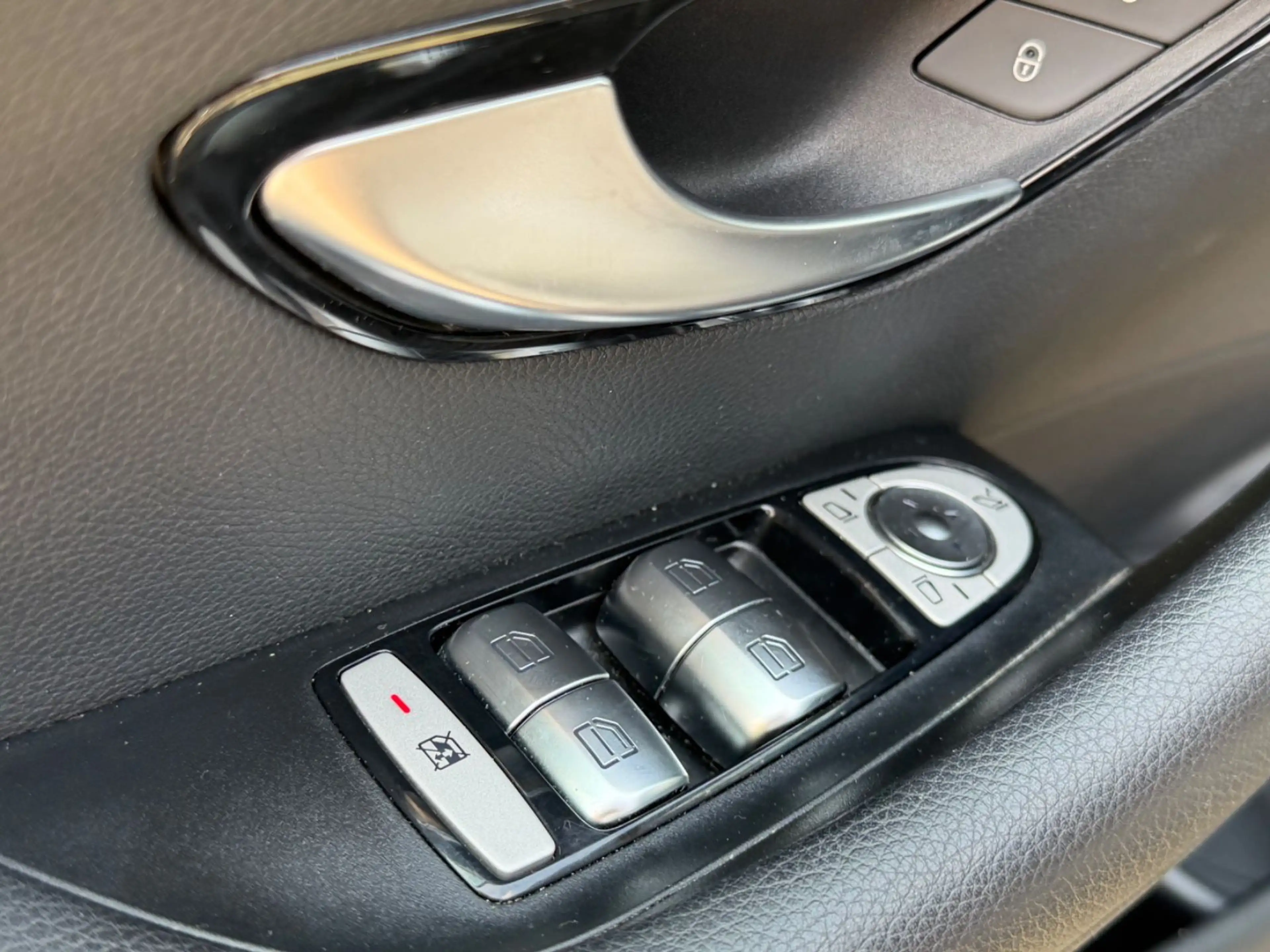 Mercedes-Benz E 400 E T-Modell E 400 d 4Matic — photo 12