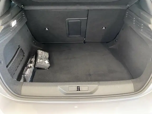 Peugeot 308 view 9