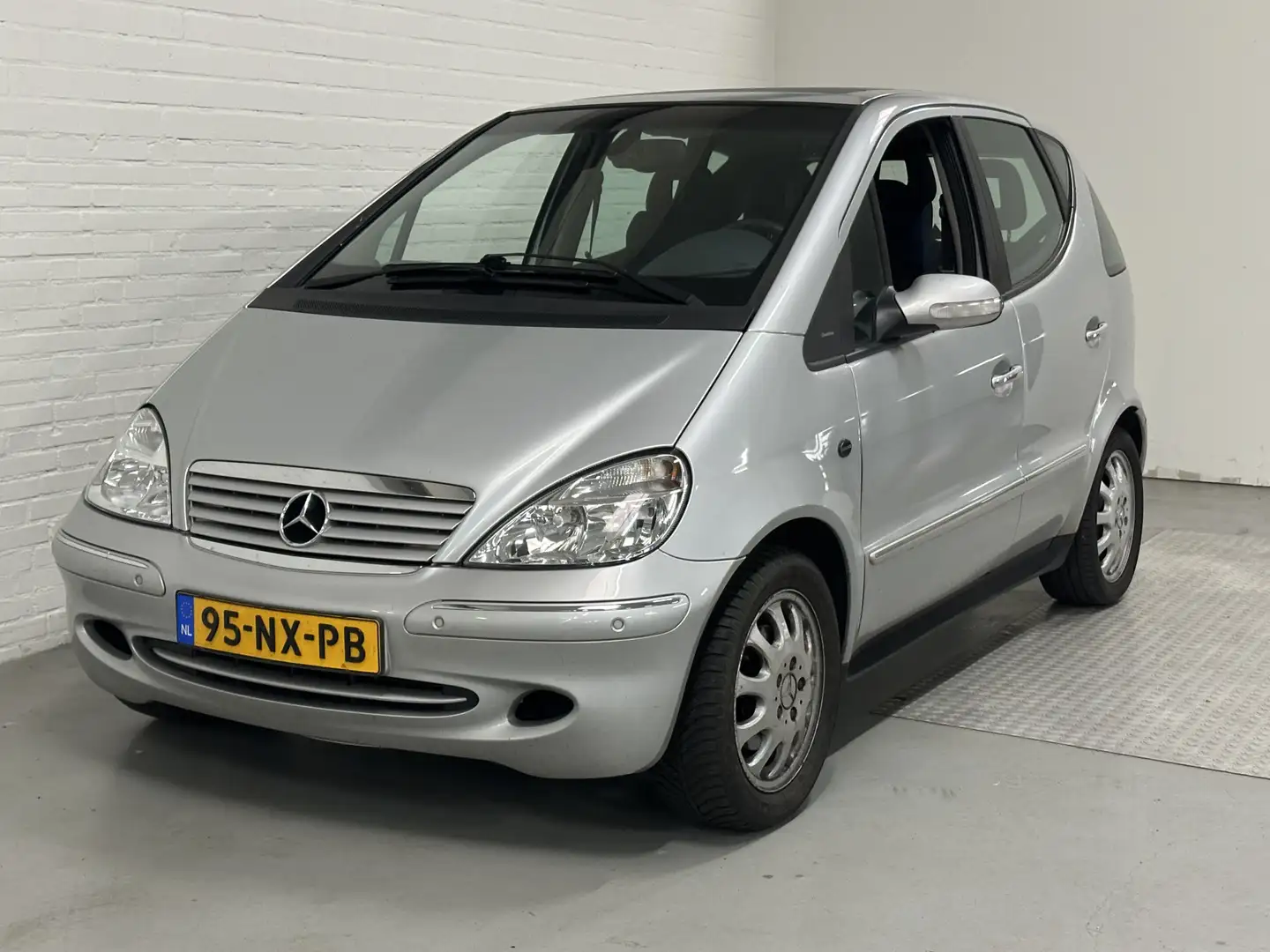Mercedes-Benz A 160 Elegance Airco / Cruise /  Trekhaak / Automaat Grijs - 1