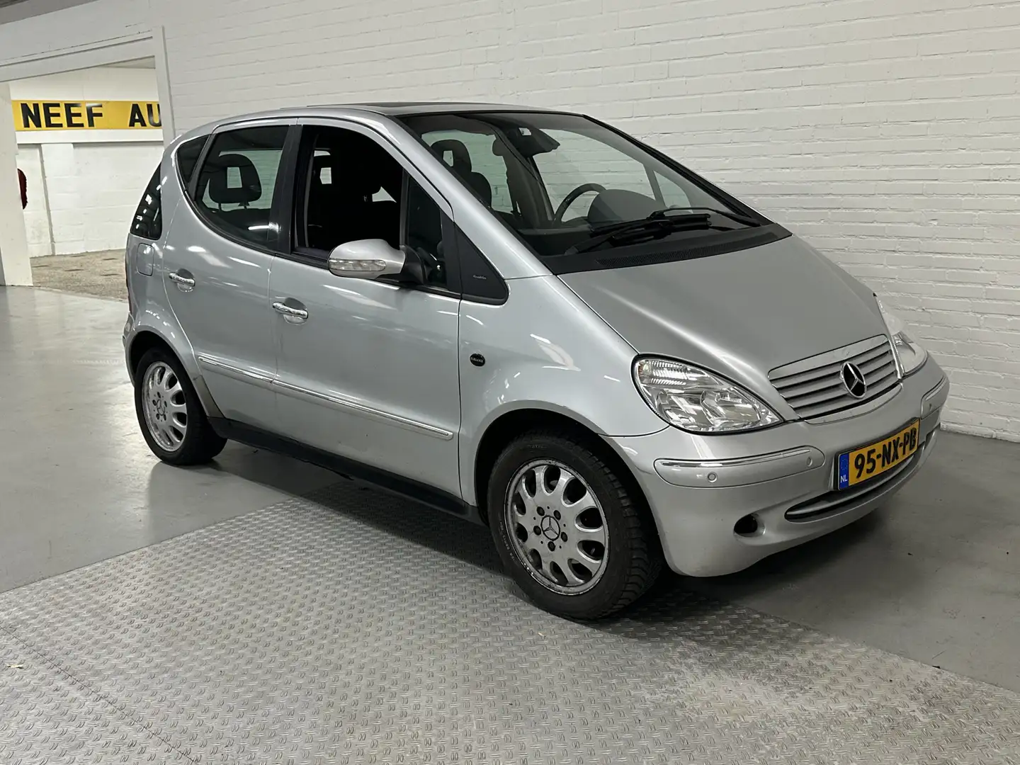 Mercedes-Benz A 160 Elegance Airco / Cruise /  Trekhaak / Automaat Grijs - 2