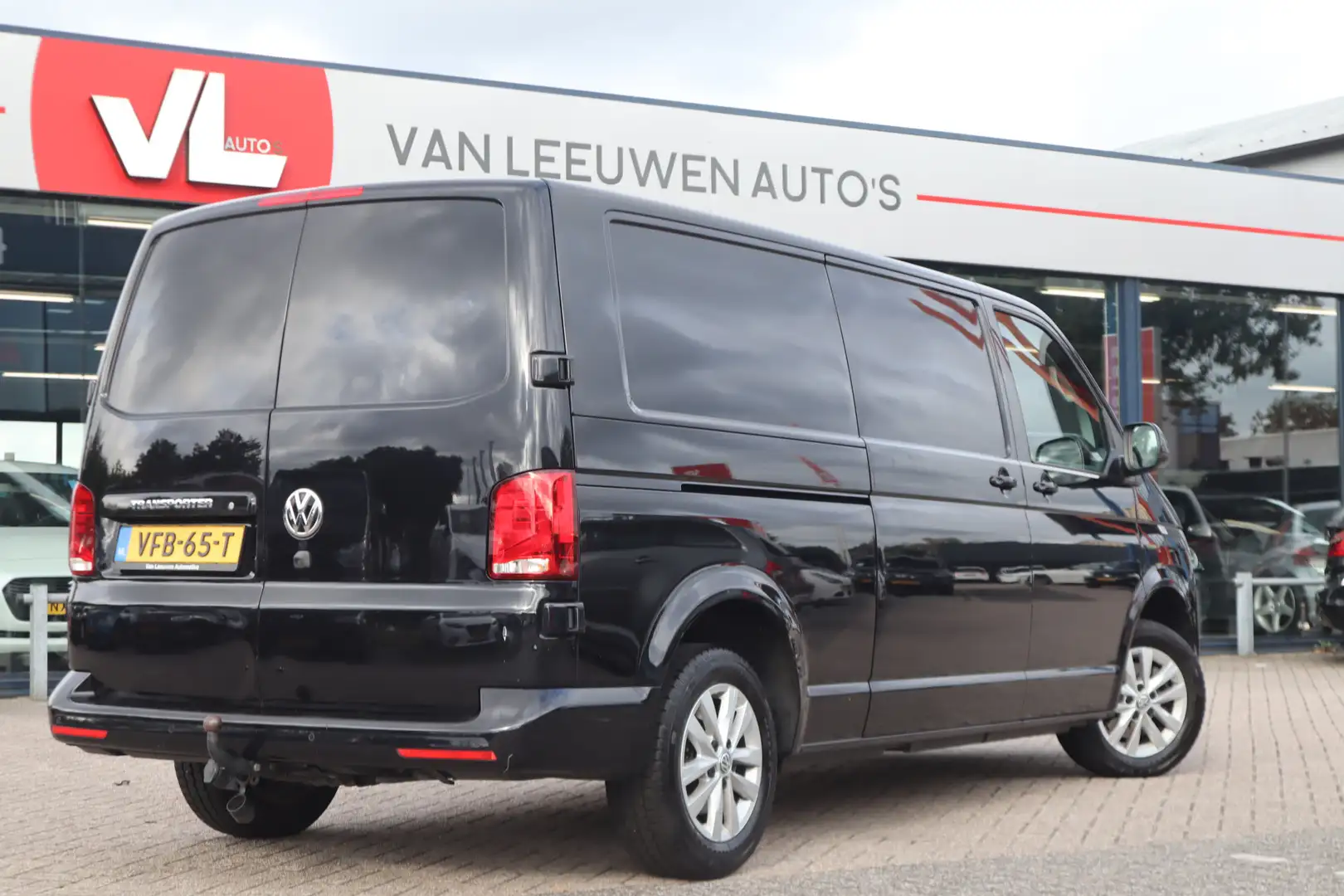 Volkswagen T6.1 Transporter 2.0 TDI L2H3 28 Bulli | APK 05-03-2026 | Automaat Zwart - 2