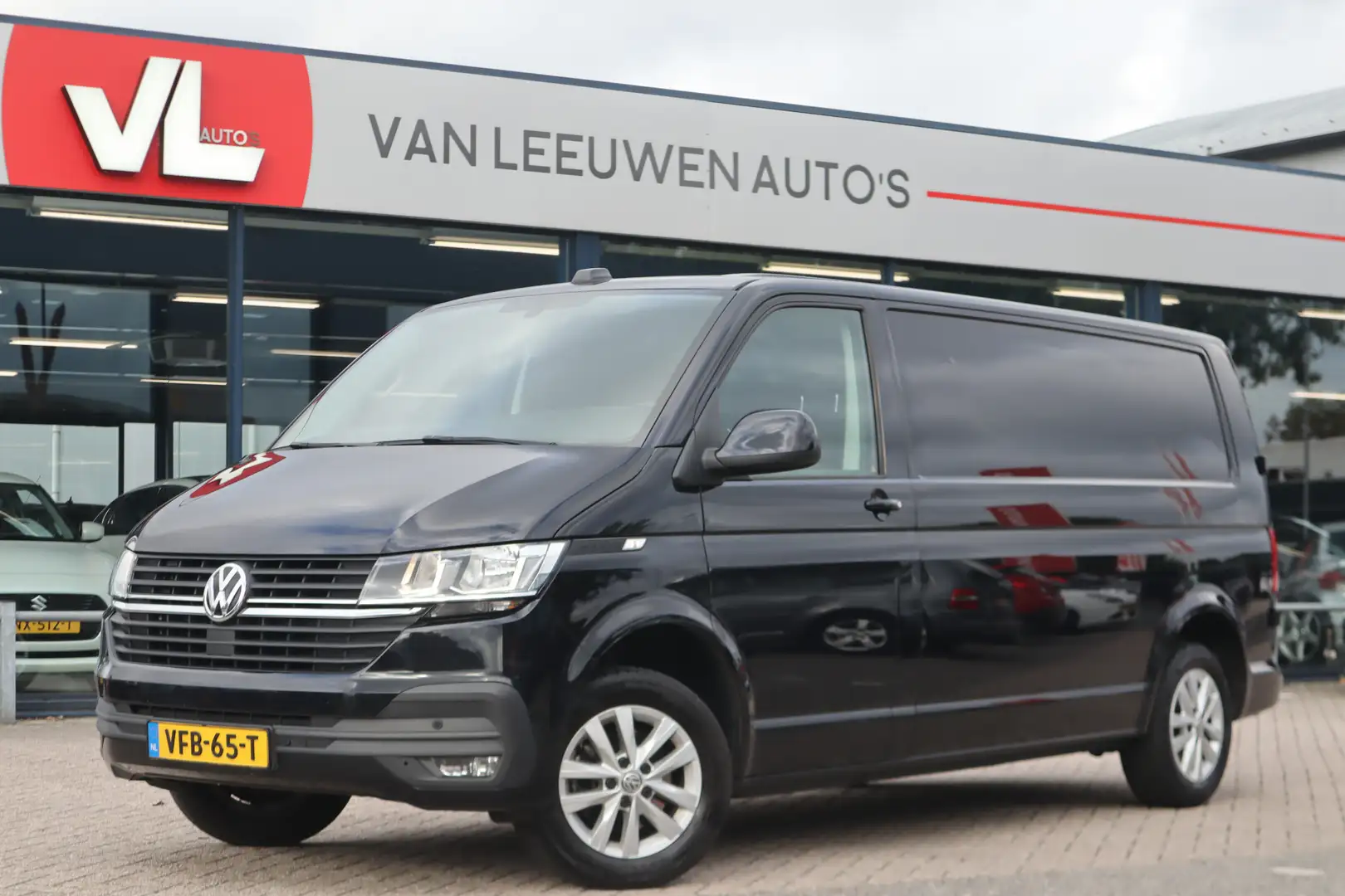 Volkswagen T6.1 Transporter 2.0 TDI L2H3 28 Bulli | APK 05-03-2026 | Automaat Zwart - 1