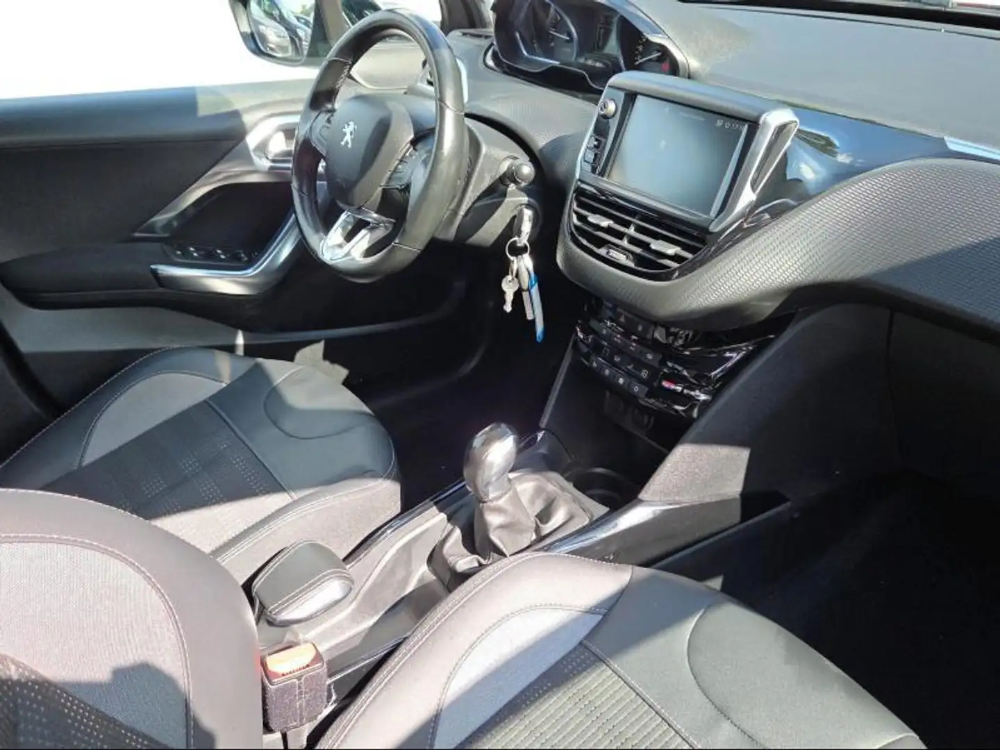 Peugeot 2008 Allure 1.2i 110pk PDC 360 | GPS | Trekhaak | Carpl Noir - 2