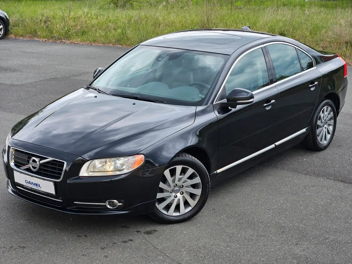 Volvo S80 Lim. D5 Summum AUT+LEDER+XEN+NAVI+SHZ+215 PS Fekete - 2