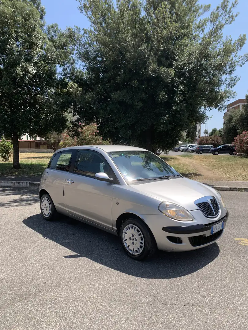 Lancia Ypsilon 1.3 mjt Platino Szary - 2