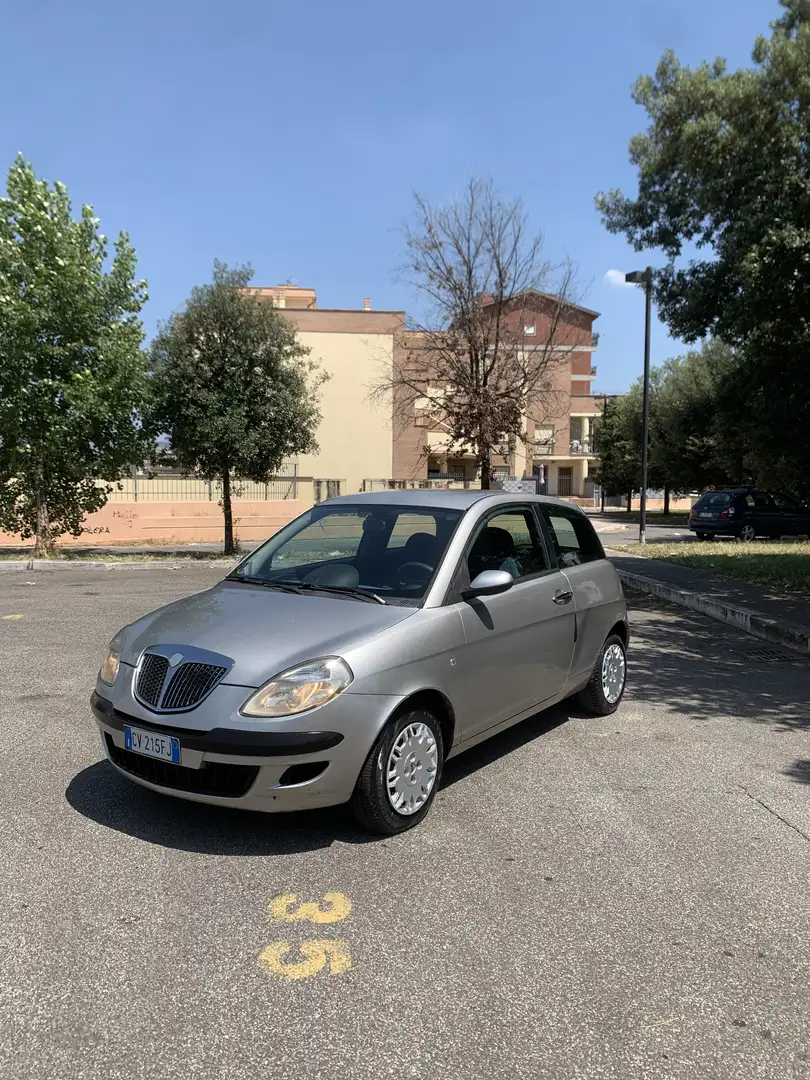 Lancia Ypsilon 1.3 mjt Platino Szary - 1