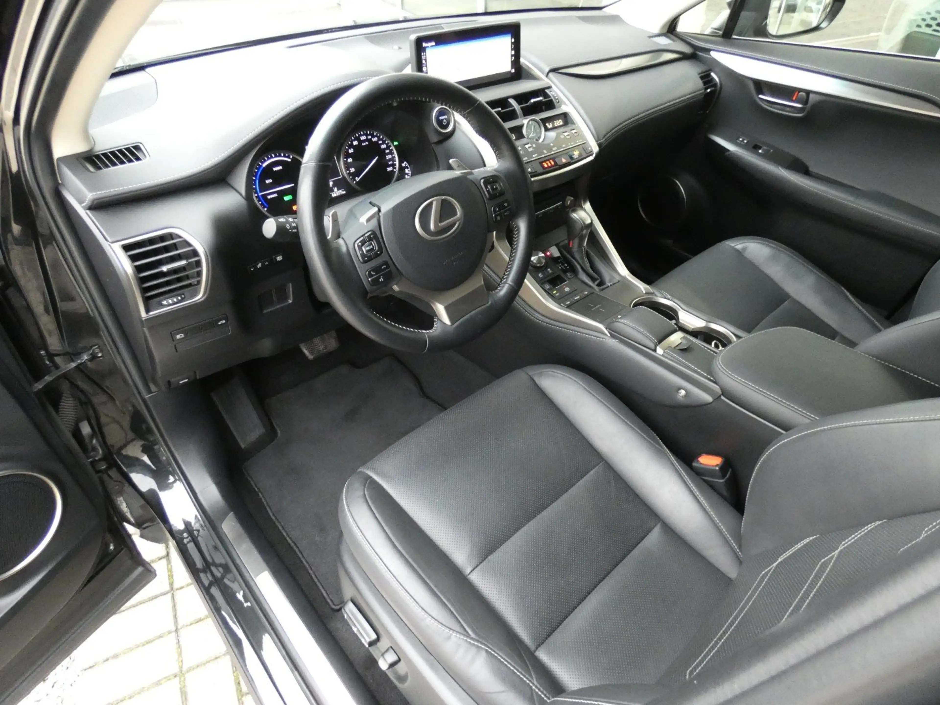 Lexus NX 300h Hybrid AWD Executive Line +LEDER +TREKHAAK — photo 12