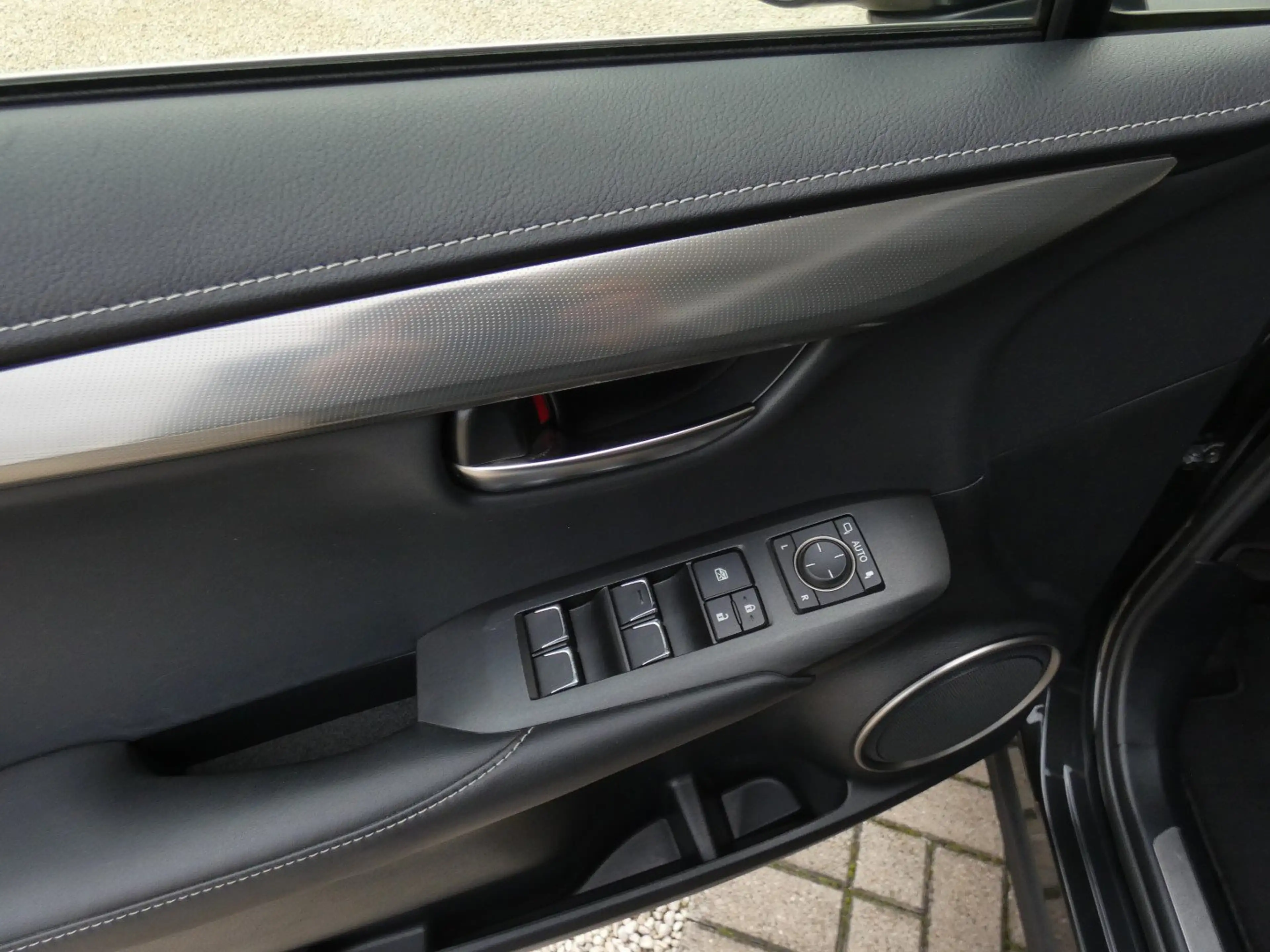 Lexus NX 300h Hybrid AWD Executive Line +LEDER +TREKHAAK — photo 14