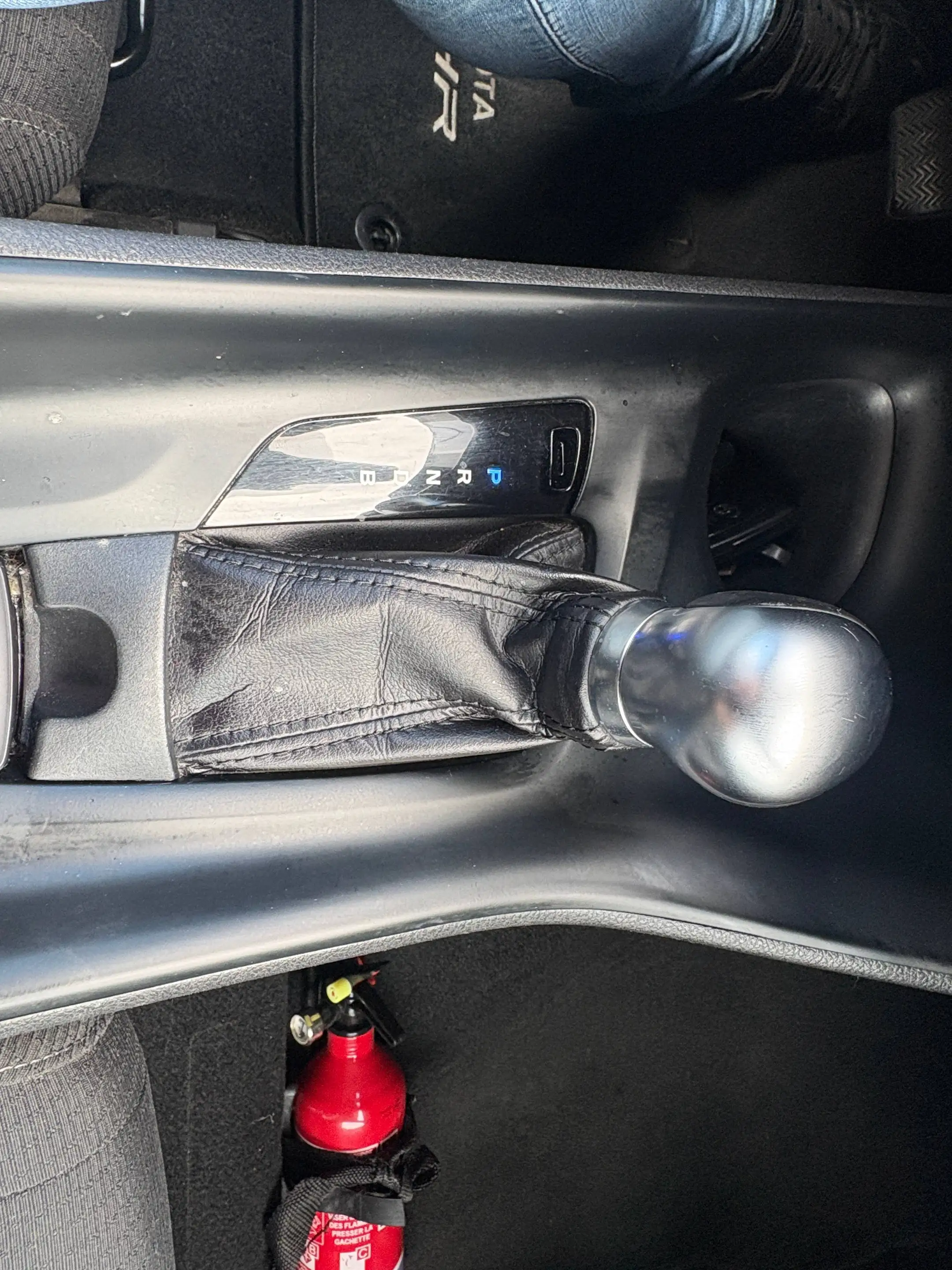 Toyota C-HR C-HR Hybrid 1.8i VVT-i — photo 13