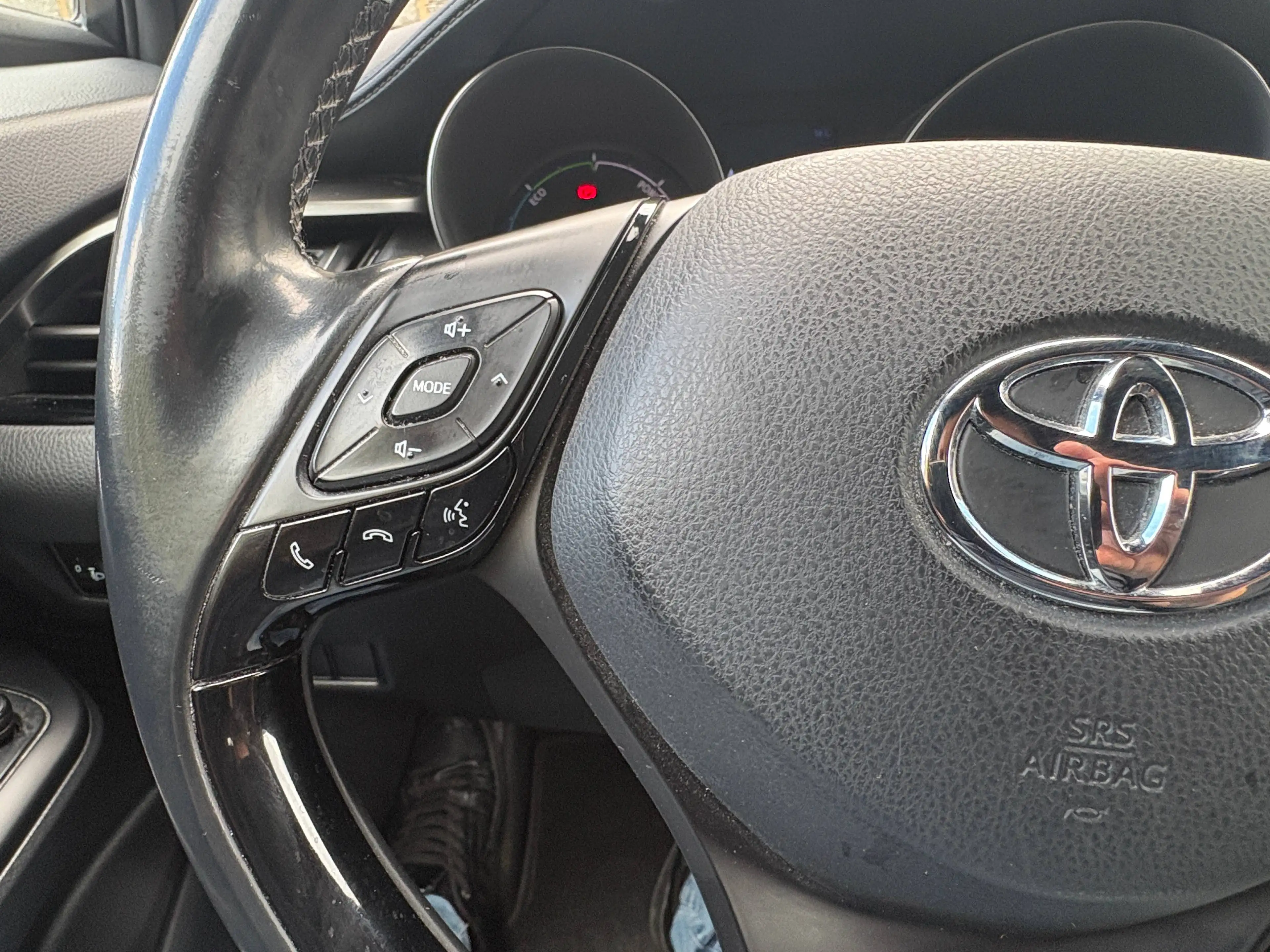 Toyota C-HR C-HR Hybrid 1.8i VVT-i — photo 14