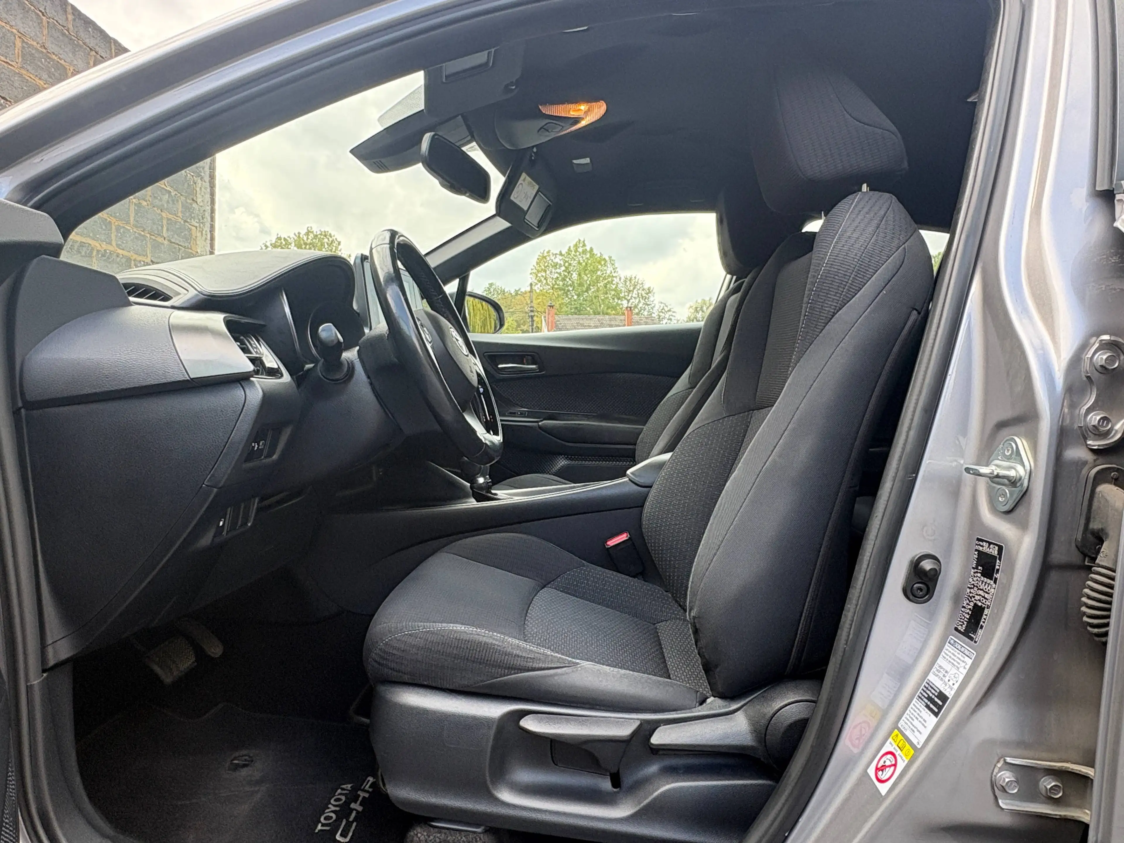 Toyota C-HR C-HR Hybrid 1.8i VVT-i — photo 9