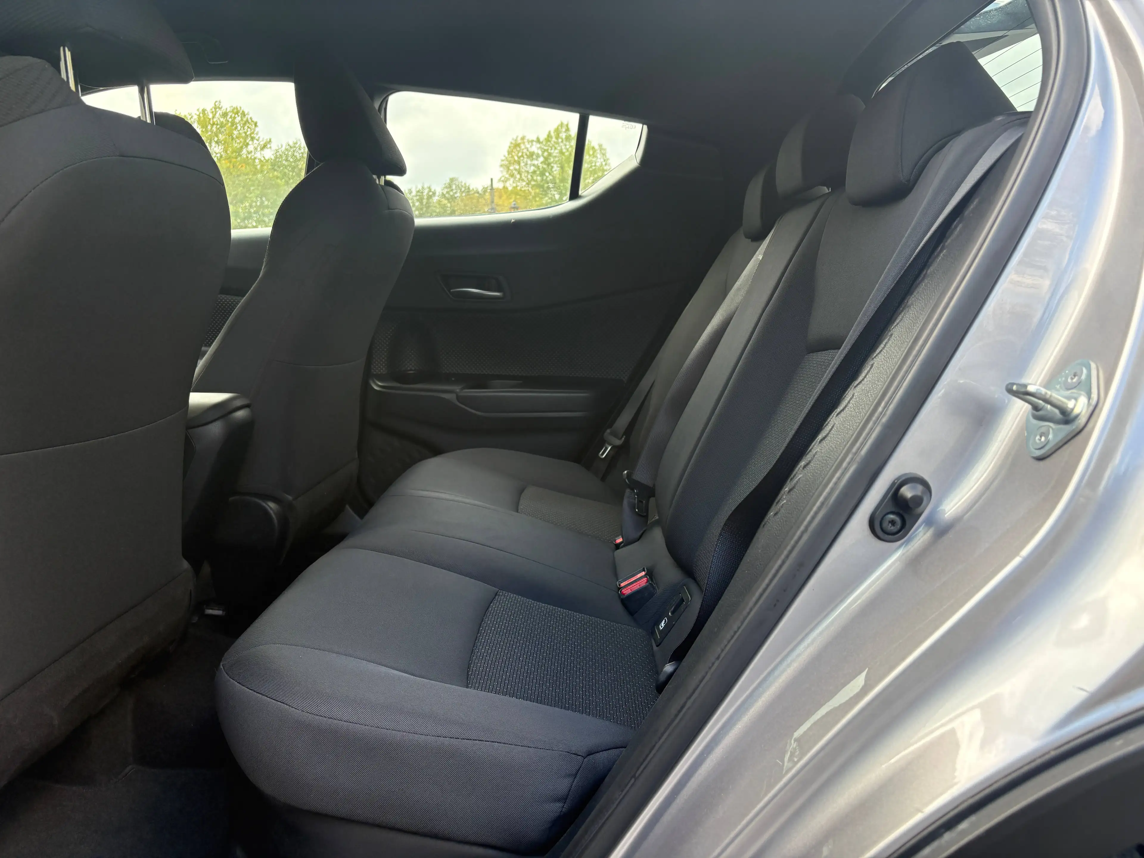 Toyota C-HR C-HR Hybrid 1.8i VVT-i — photo 10