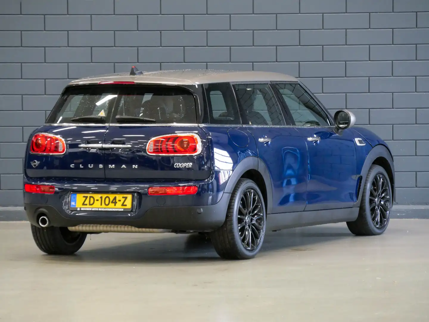 MINI Cooper Clubman Mini 1.5 136PK Automaat Business Edition | NAVIGAT Blauw - 2