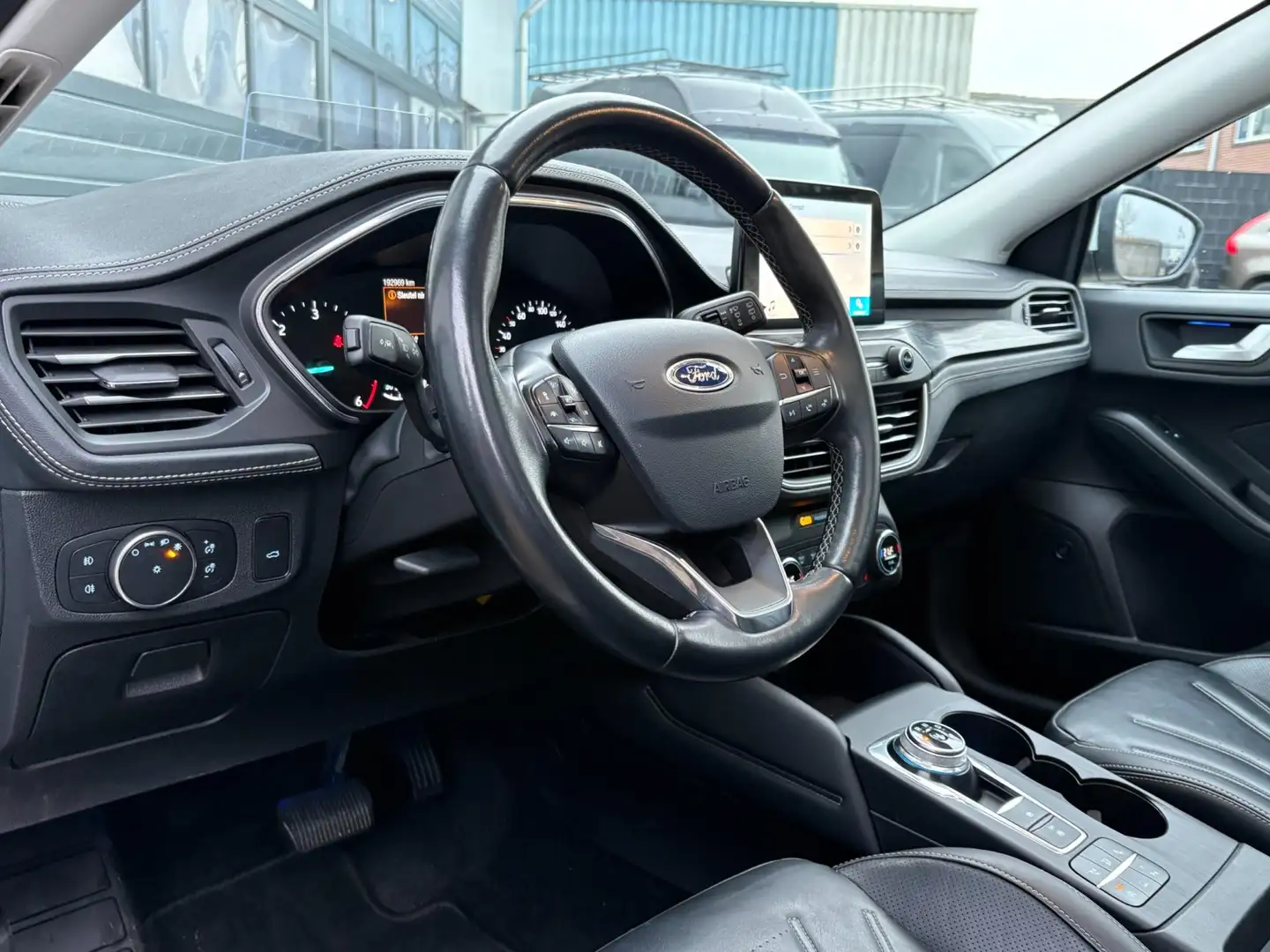 Ford Focus Wagon 2.0 150pk Autom. VIGNALE Pano Leder Camera Weiß - 2