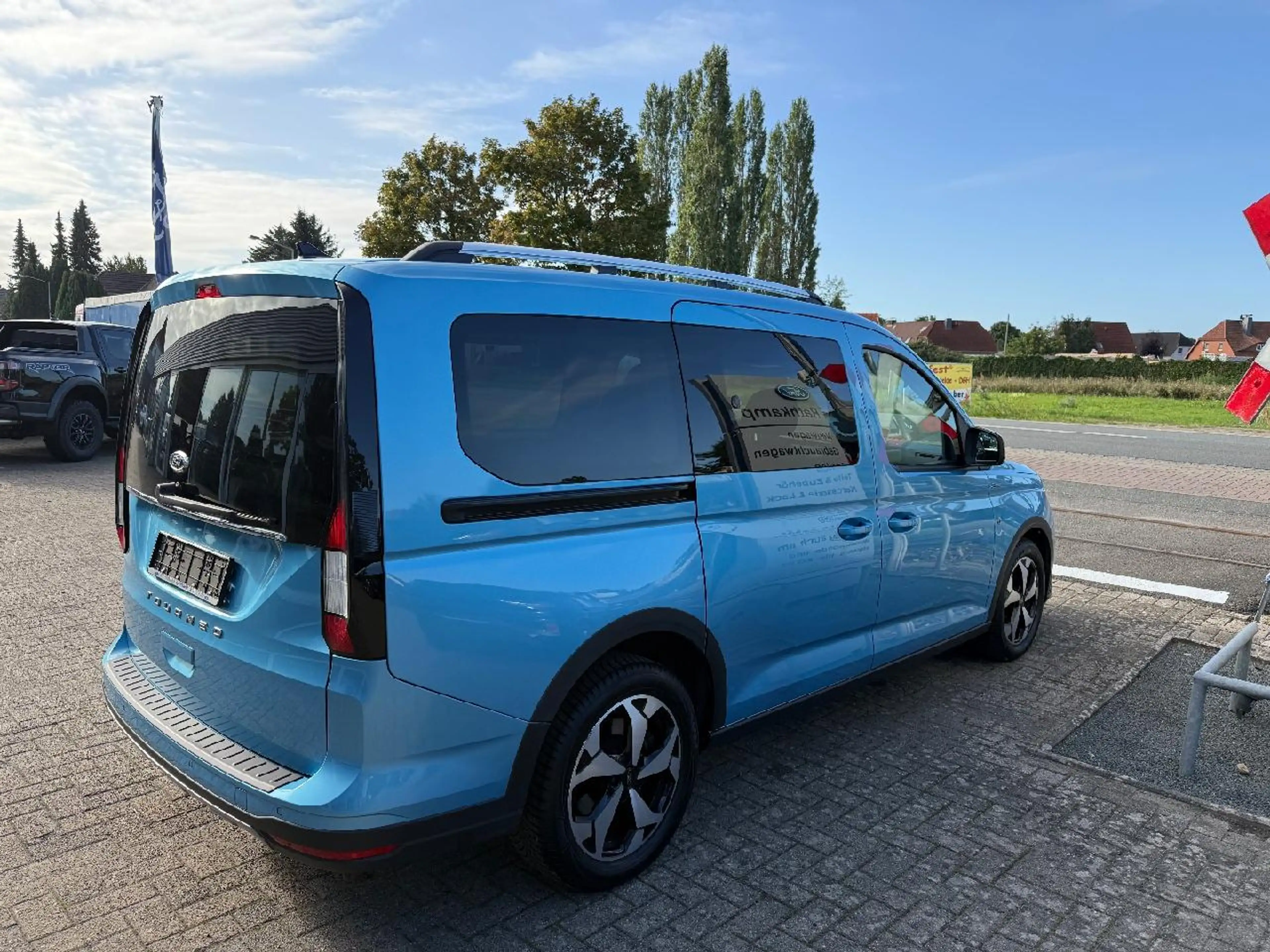 Ford Grand Tourneo Active — photo 6