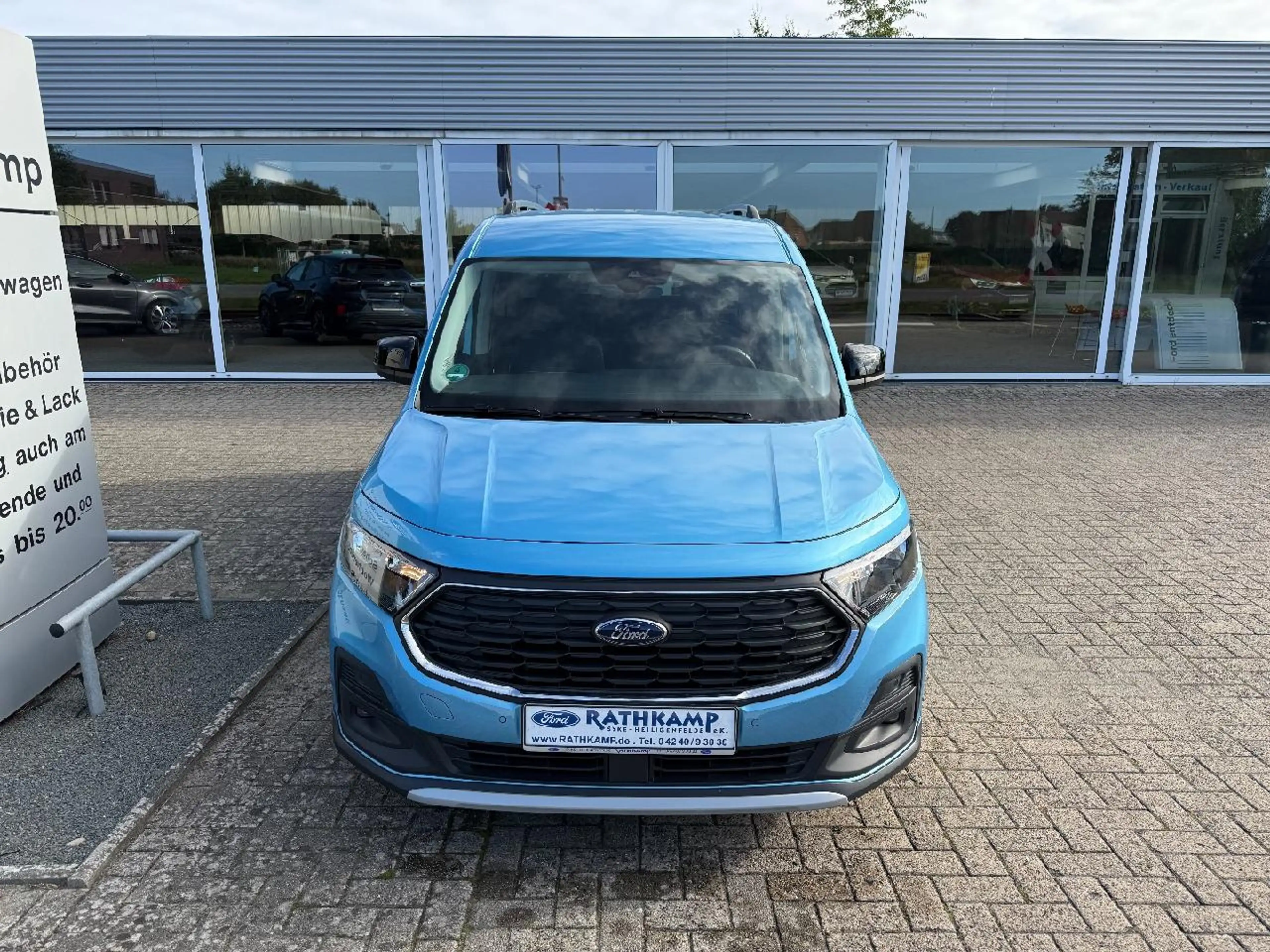 Ford Grand Tourneo Active — photo 2