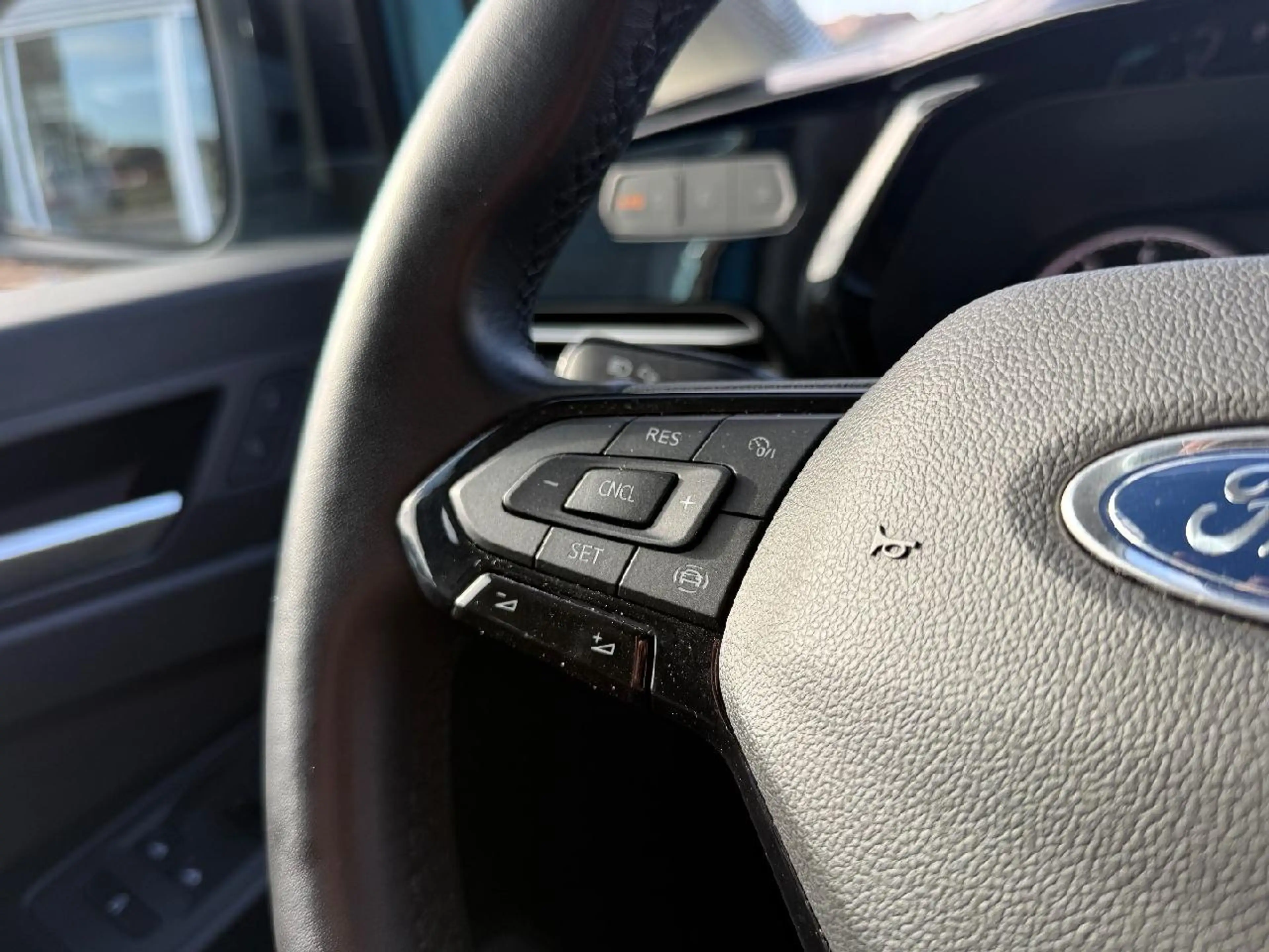 Ford Grand Tourneo Active — photo 11