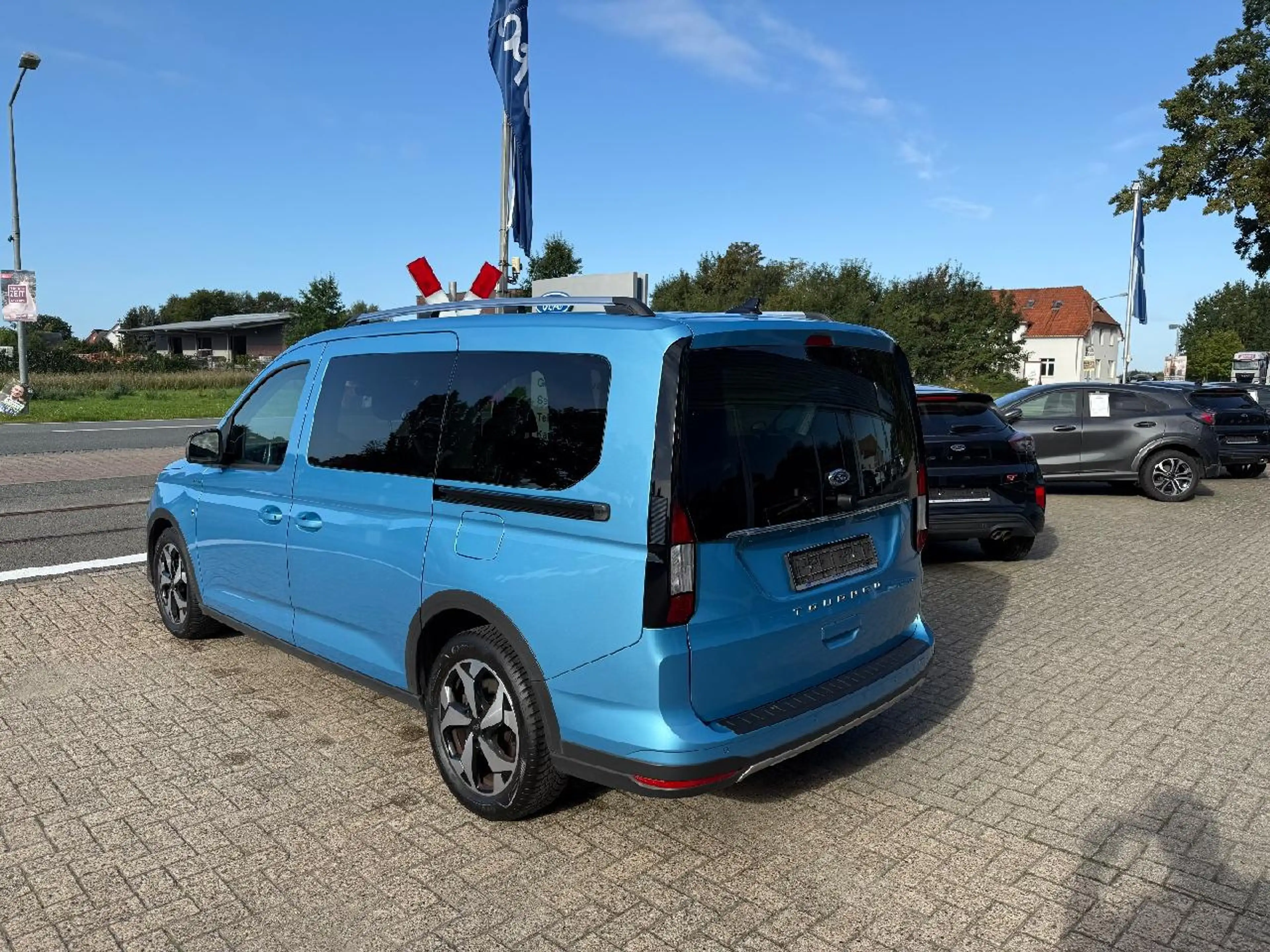Ford Grand Tourneo Active — photo 4