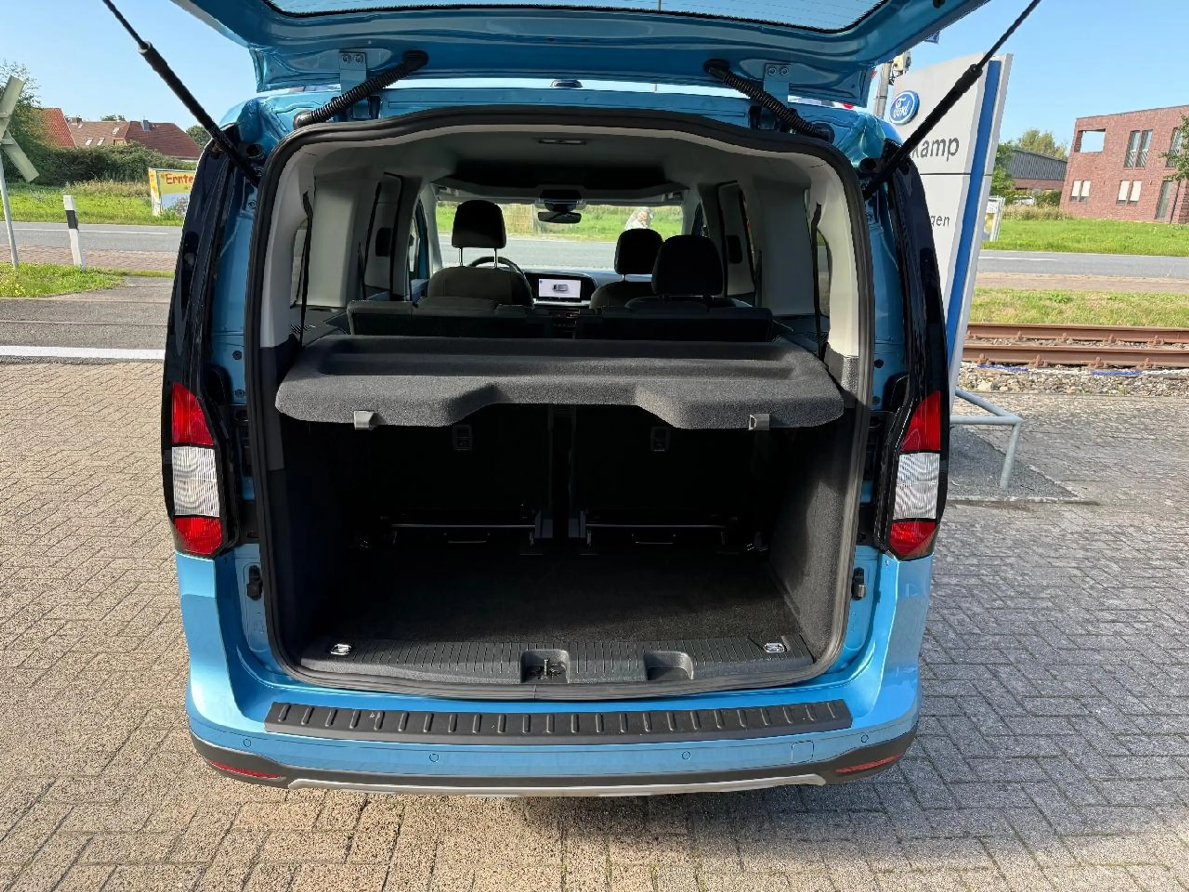 Ford Grand Tourneo Active — photo 7