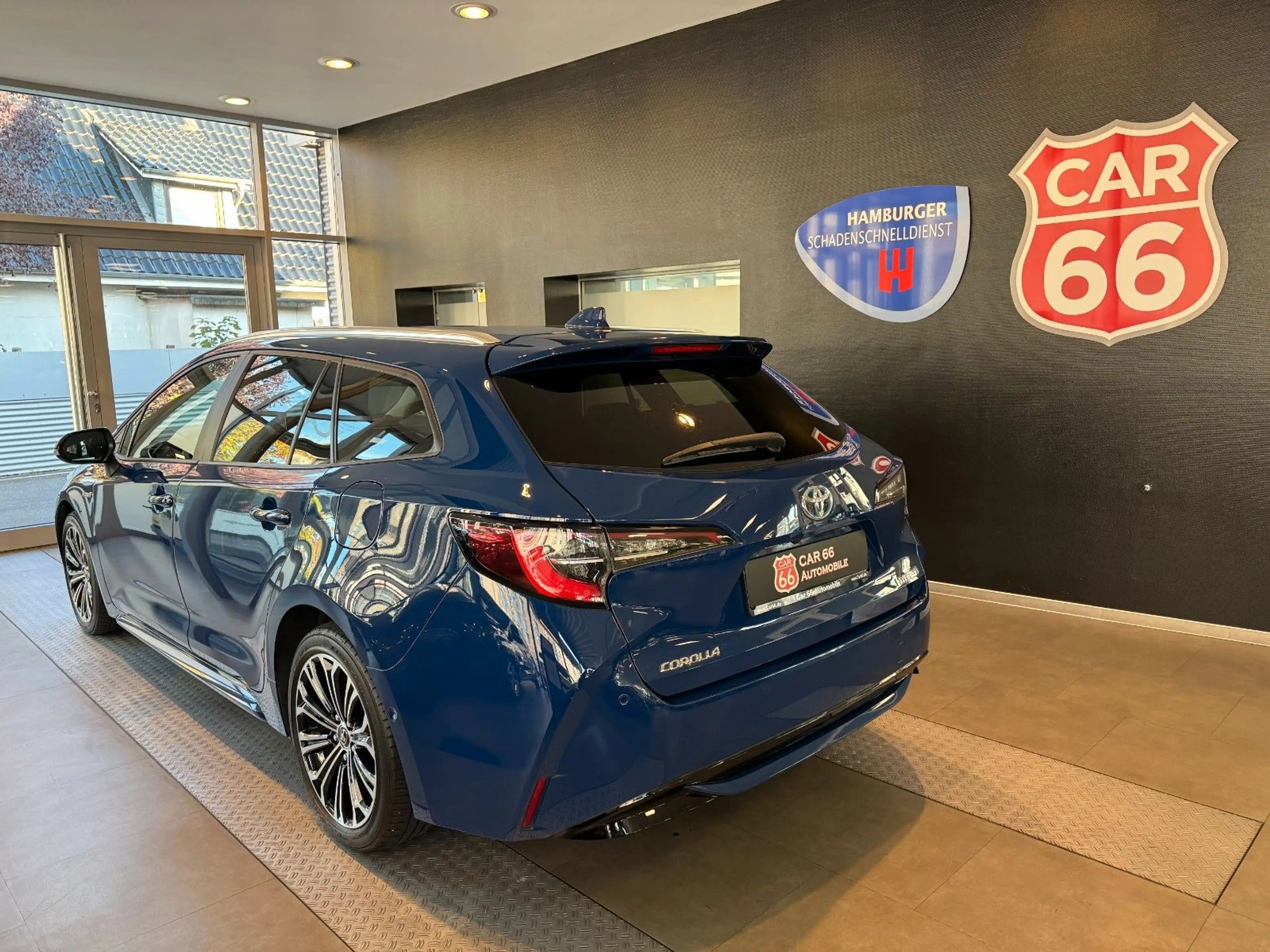 Toyota Corolla Touring Sports Hybrid Club — photo 4