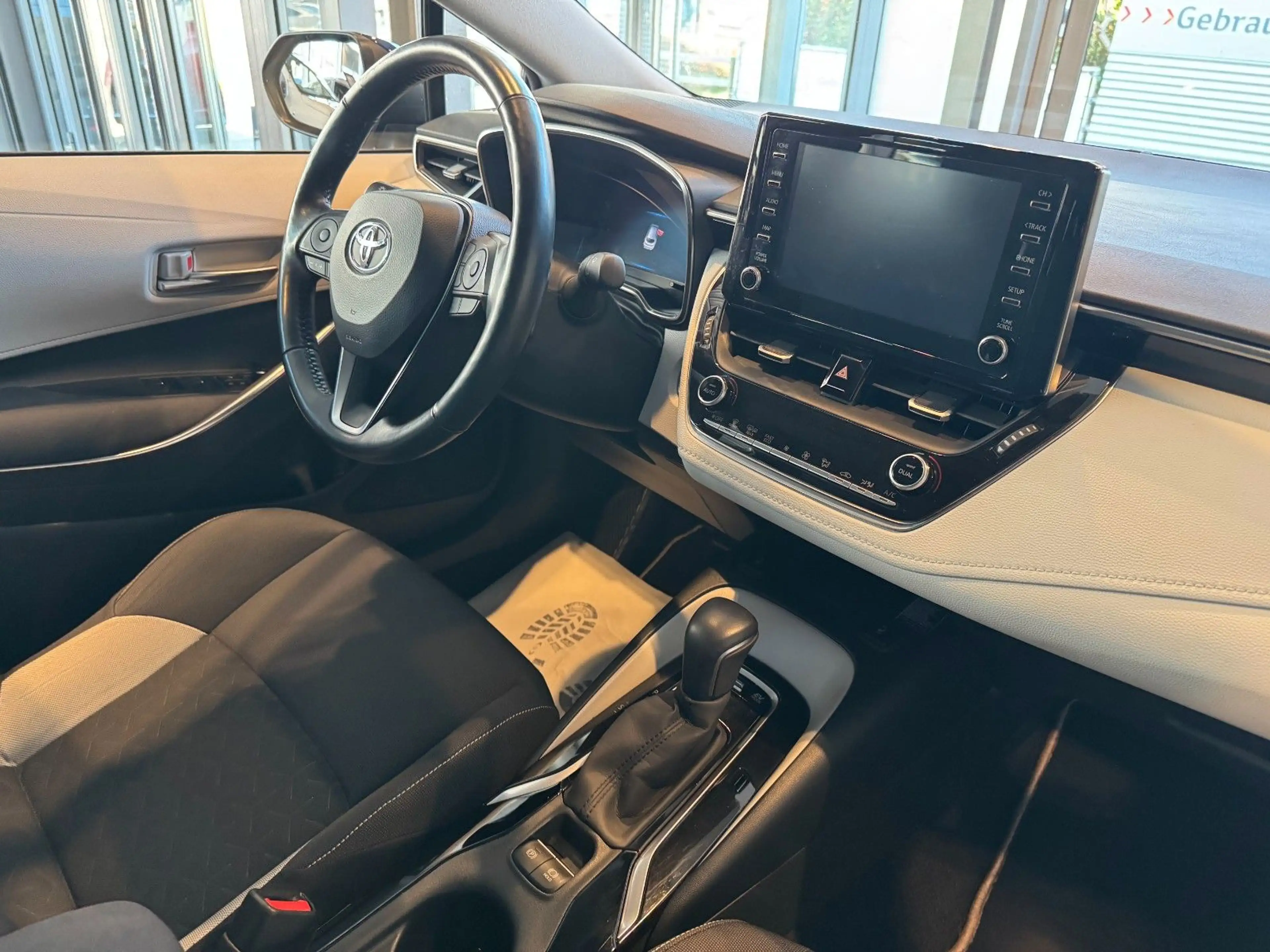 Toyota Corolla Touring Sports Hybrid Club — photo 10