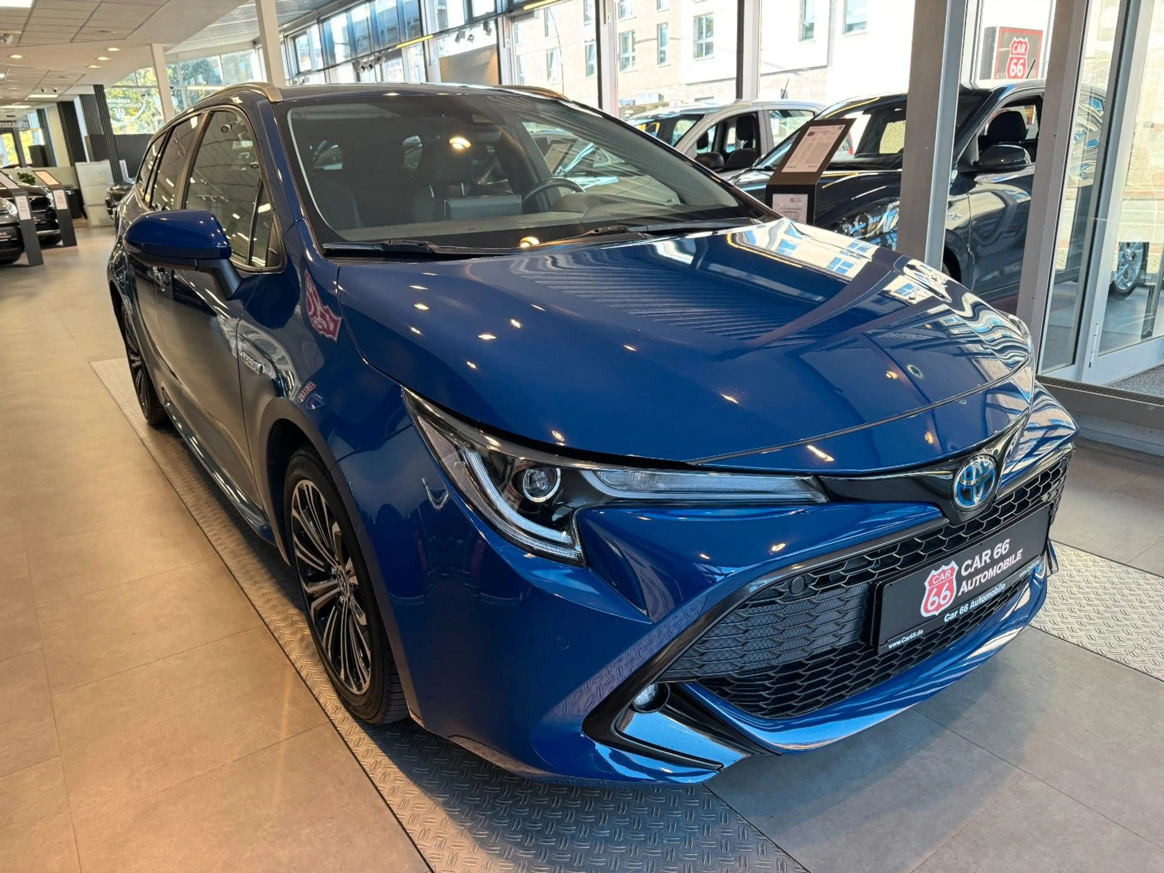 Toyota Corolla Touring Sports Hybrid Club — photo 3