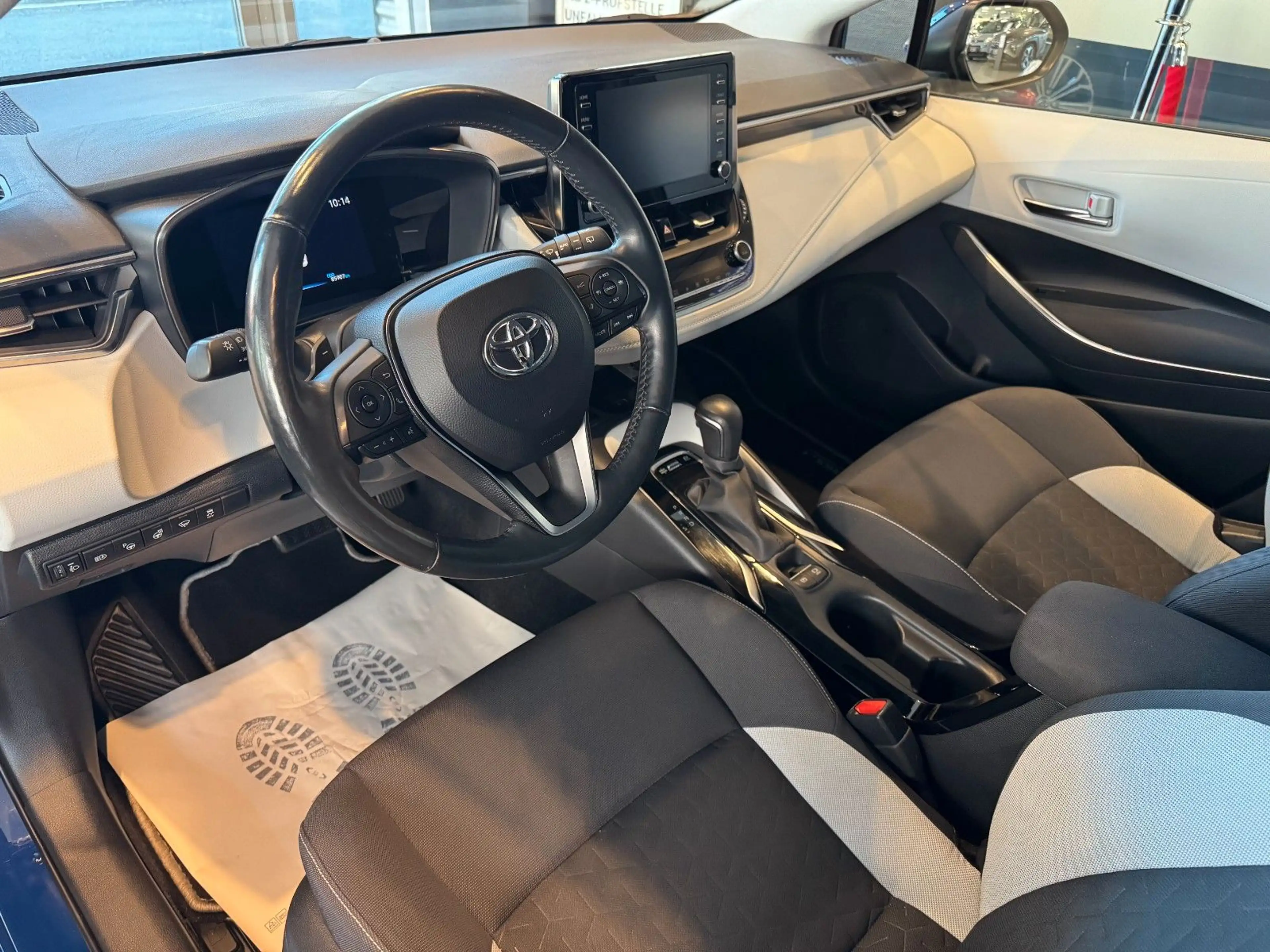 Toyota Corolla Touring Sports Hybrid Club — photo 8