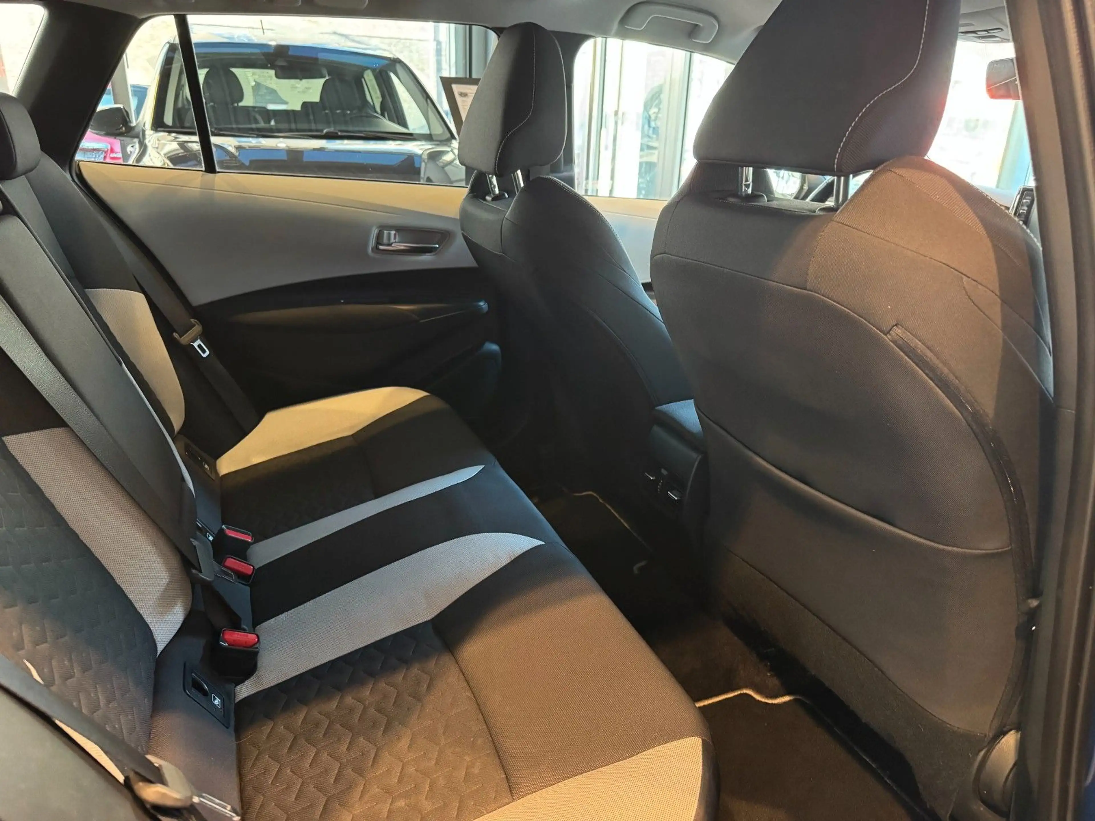 Toyota Corolla Touring Sports Hybrid Club — photo 14