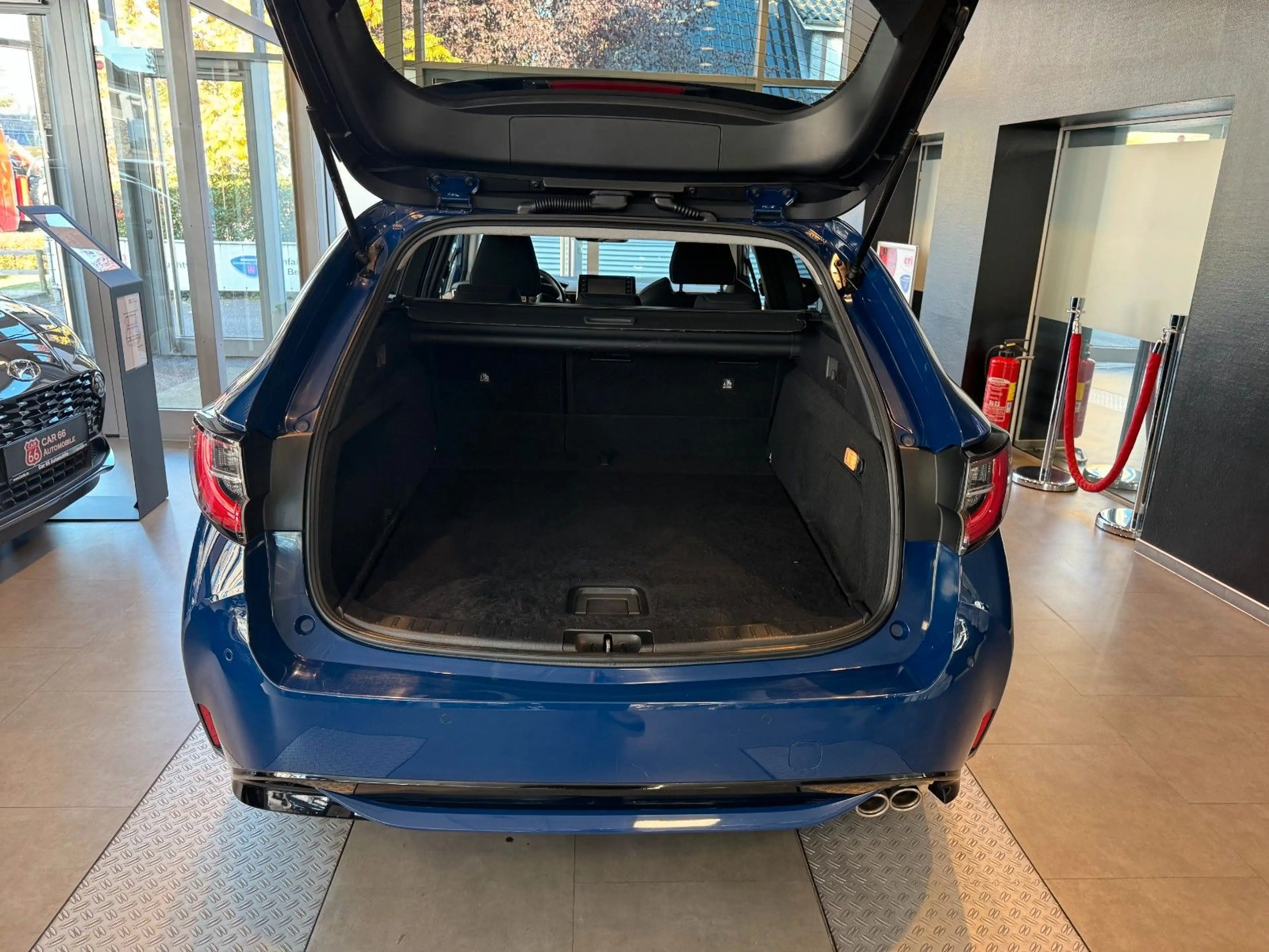 Toyota Corolla Touring Sports Hybrid Club — photo 7