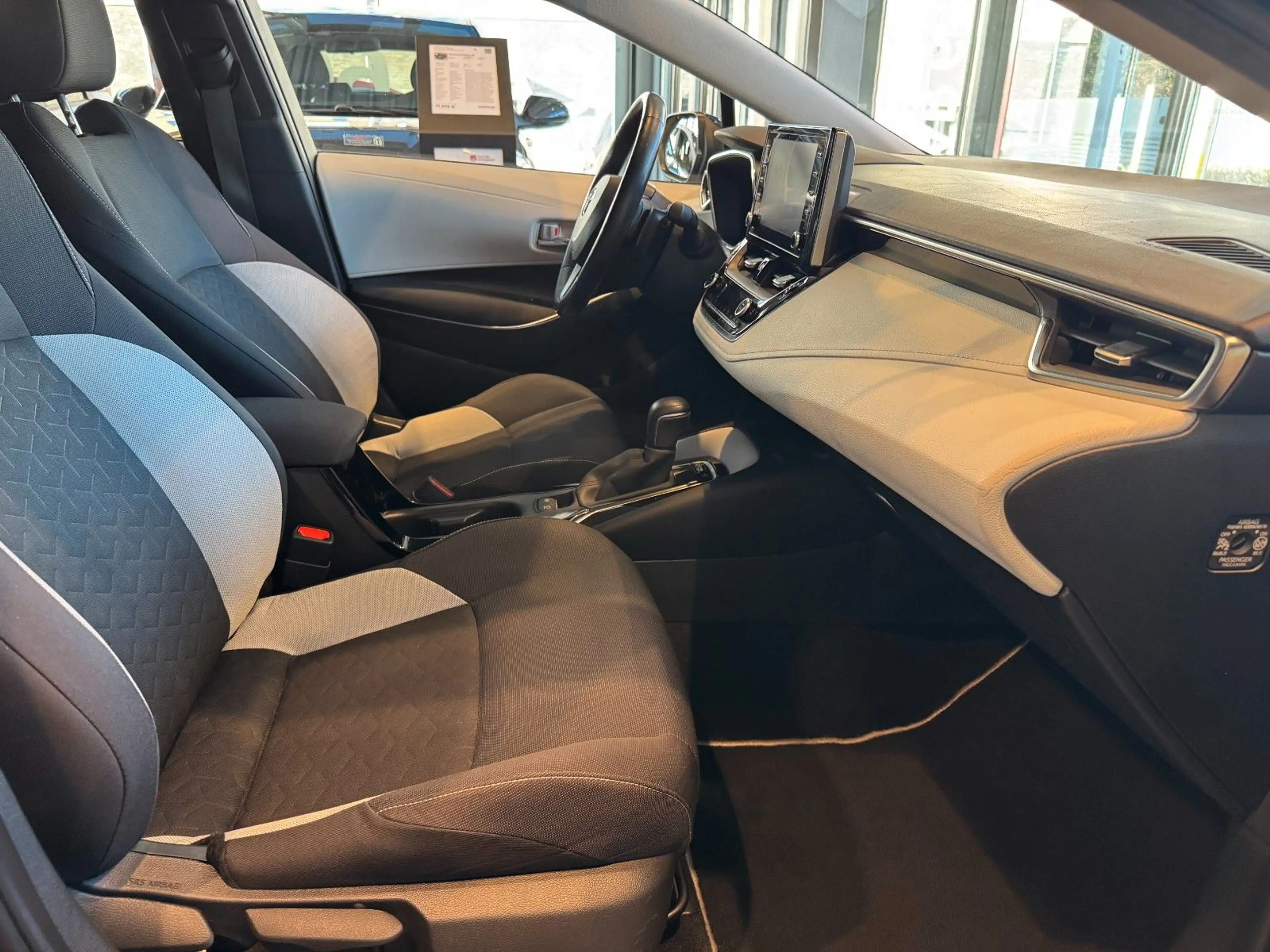 Toyota Corolla Touring Sports Hybrid Club — photo 12