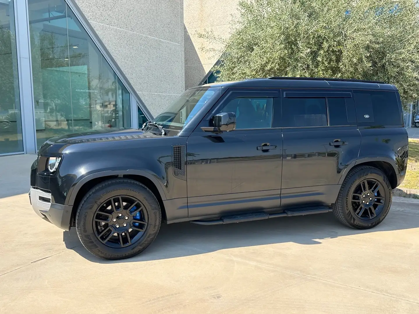Land Rover Defender 110 HSE 240cv offerta T-Stock prezzo imperdibile Nero - 2