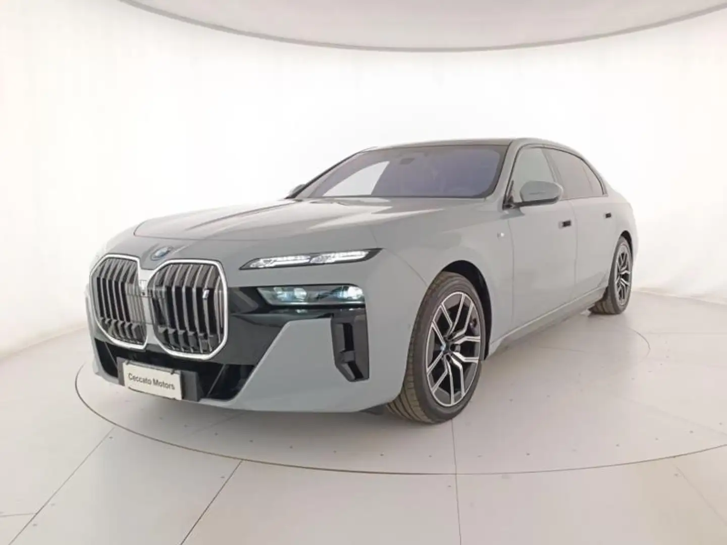 BMW i7 xdrive60 Msport Сірий - 1