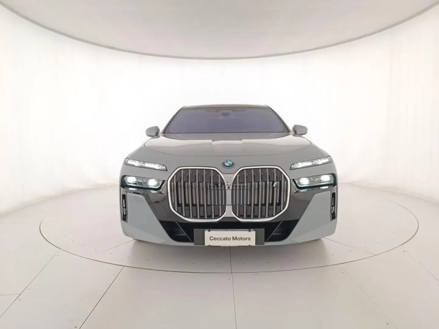 BMW i7 xdrive60 Msport Сірий - 2