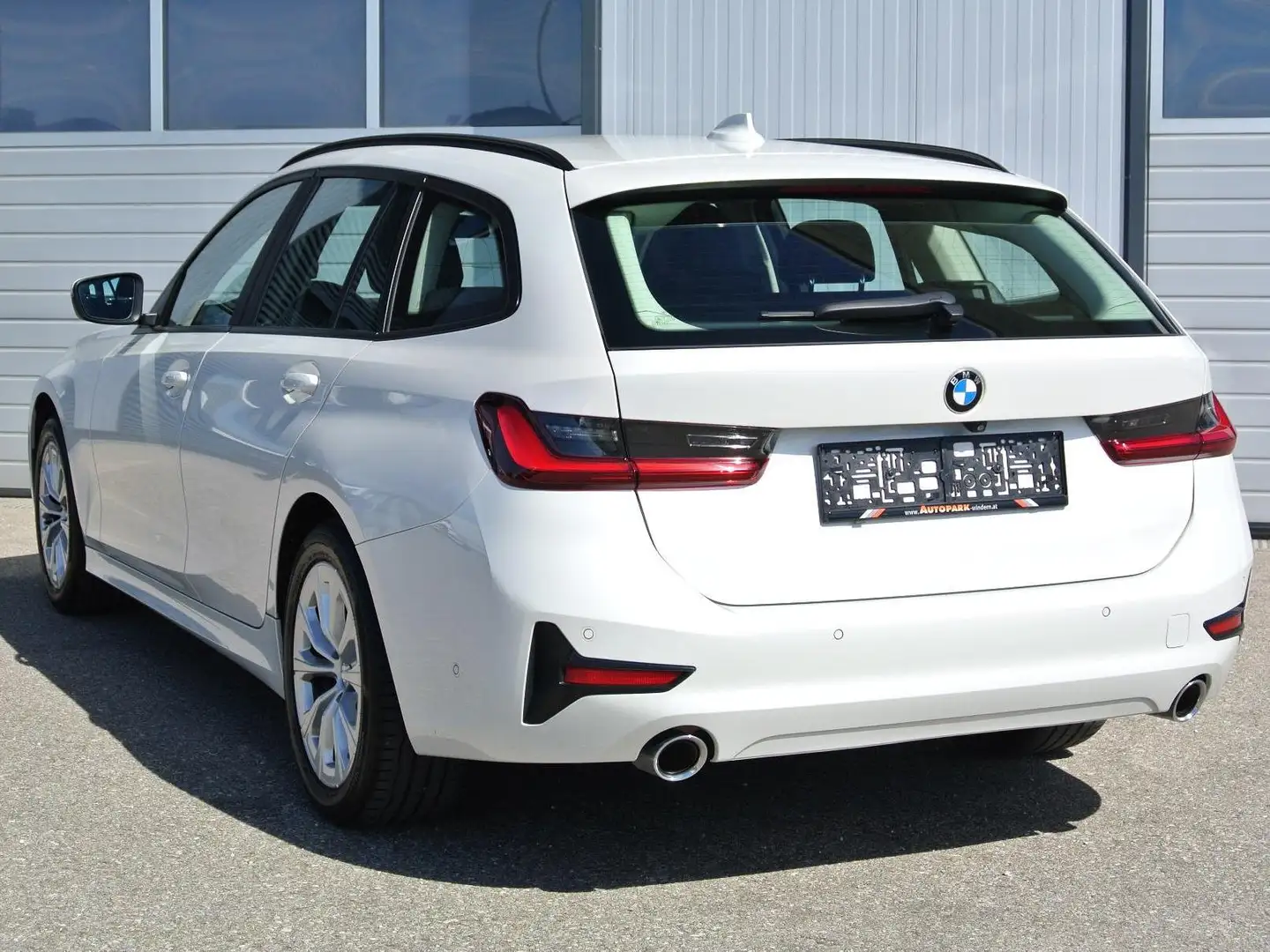 BMW 320 d xDrive touring Aut. * LEDER * LED * NAVI * Weiß - 2