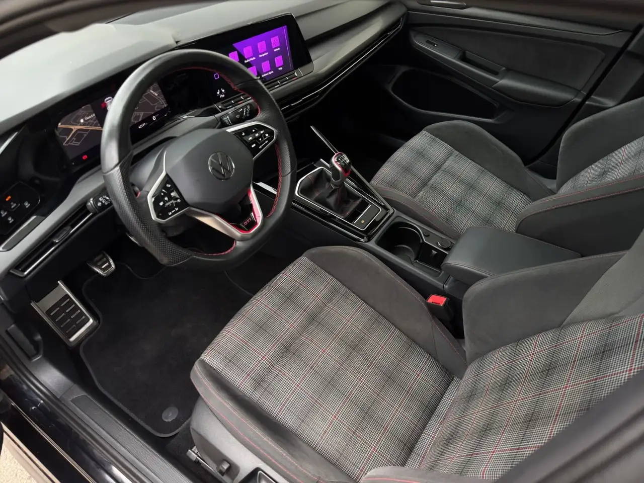 Volkswagen Golf GTI снимка Volkswagen Golf GTI