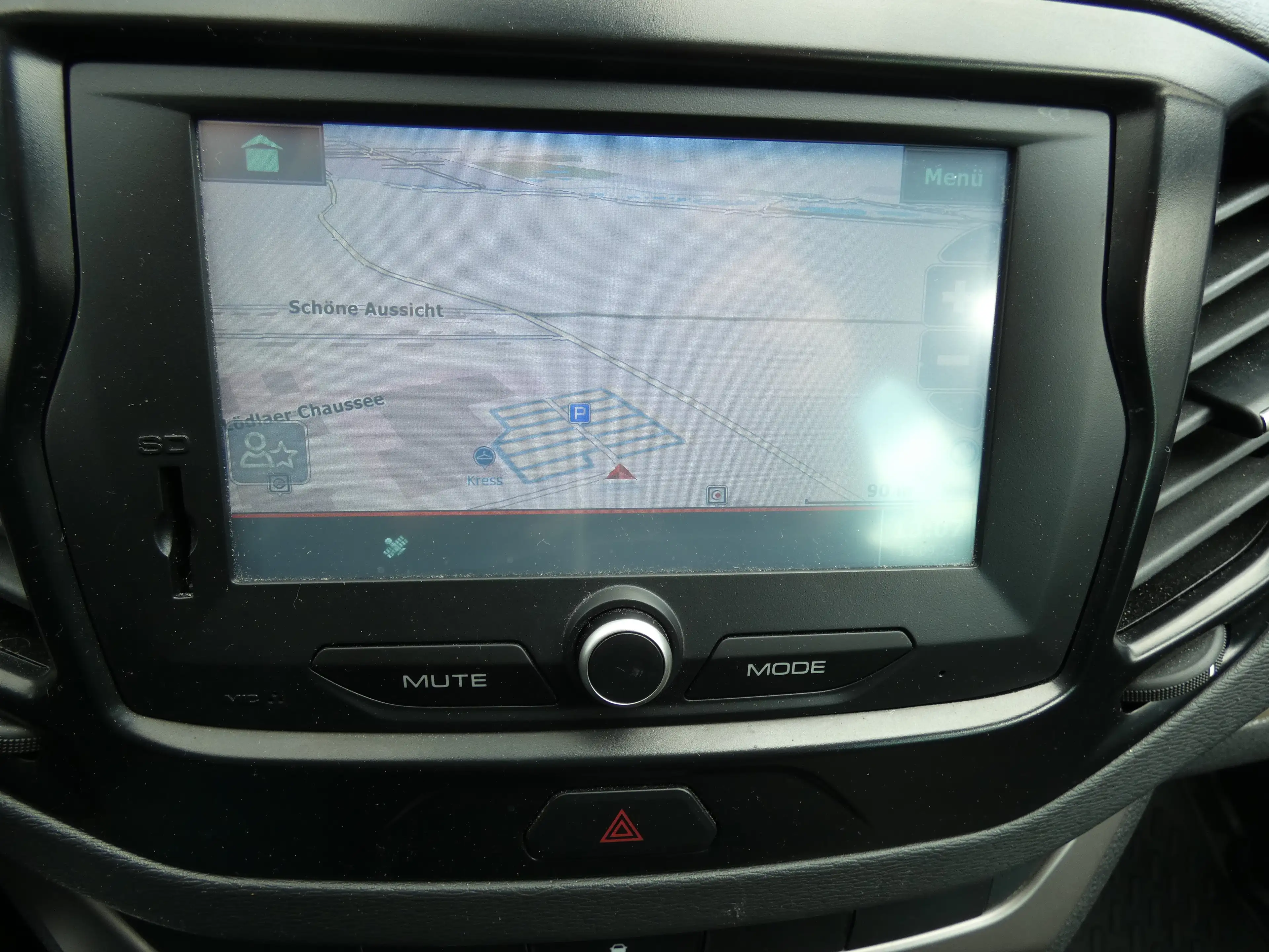 Lada Vesta SW 1,6 Luxus Automatik, Navi, PDC, Alu 16", TÜV — photo 13