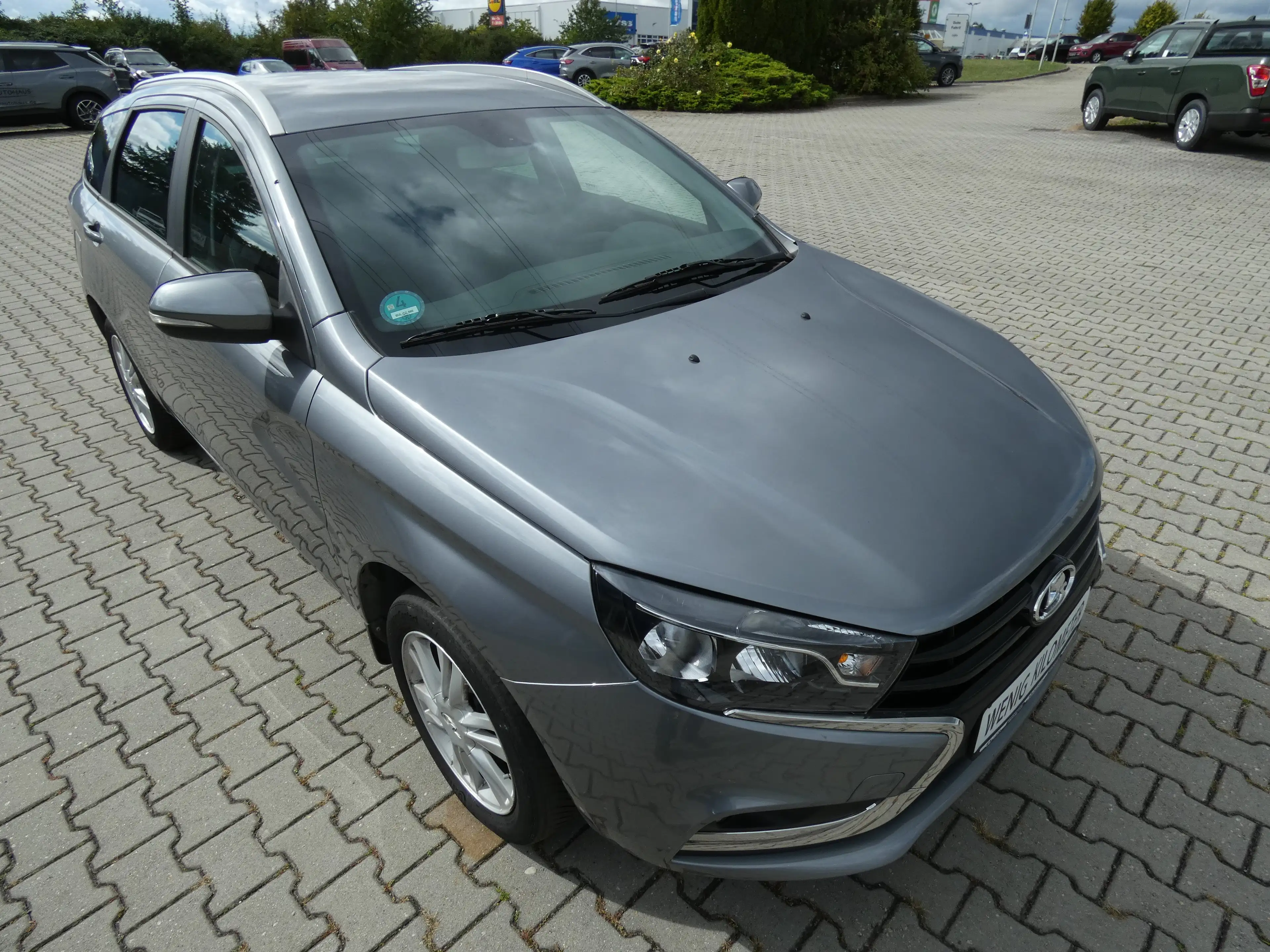 Lada Vesta SW 1,6 Luxus Automatik, Navi, PDC, Alu 16", TÜV — photo 5